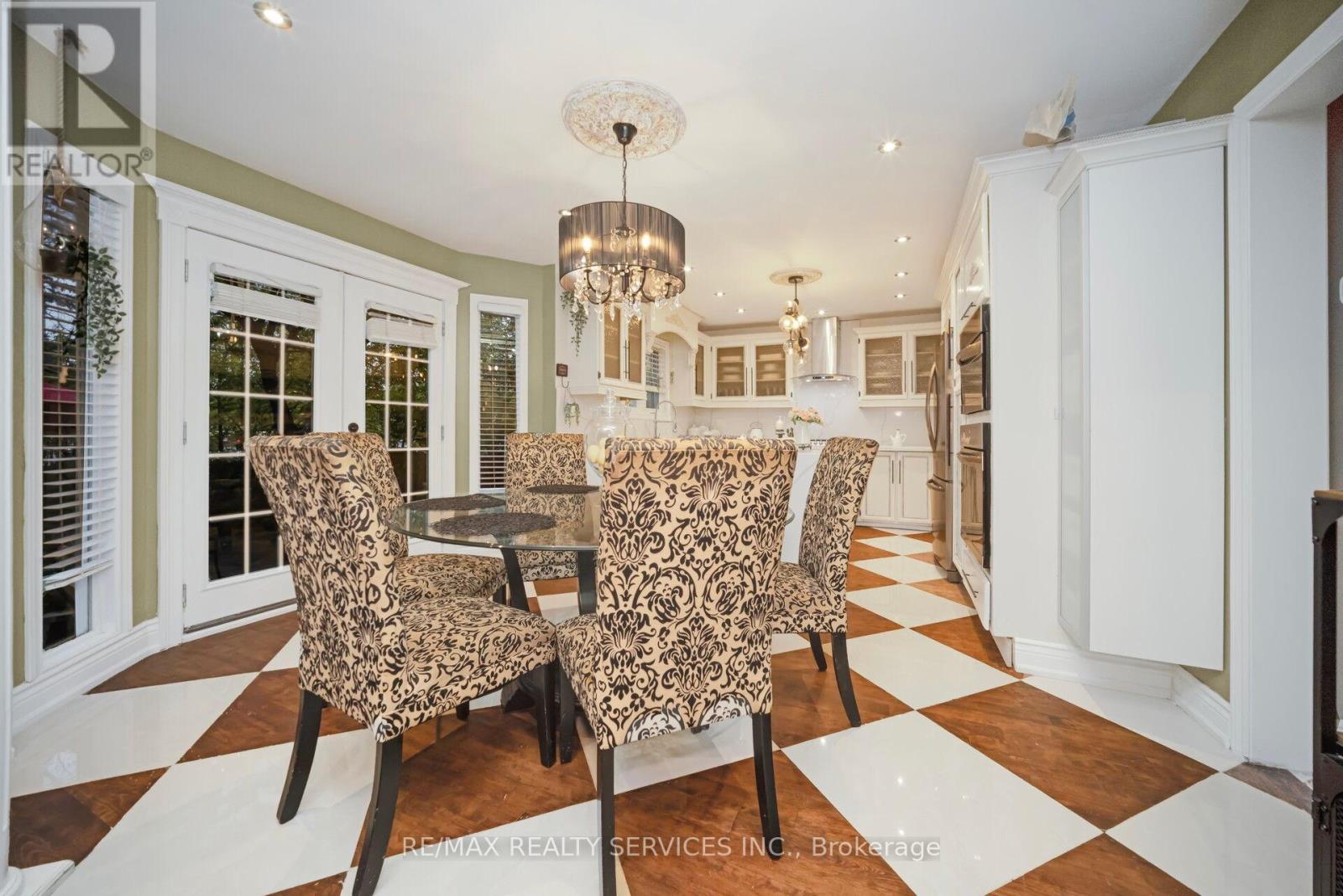 Single Family House for Sale in  LEEWARD DRIVE N Brampton (Westgate) 