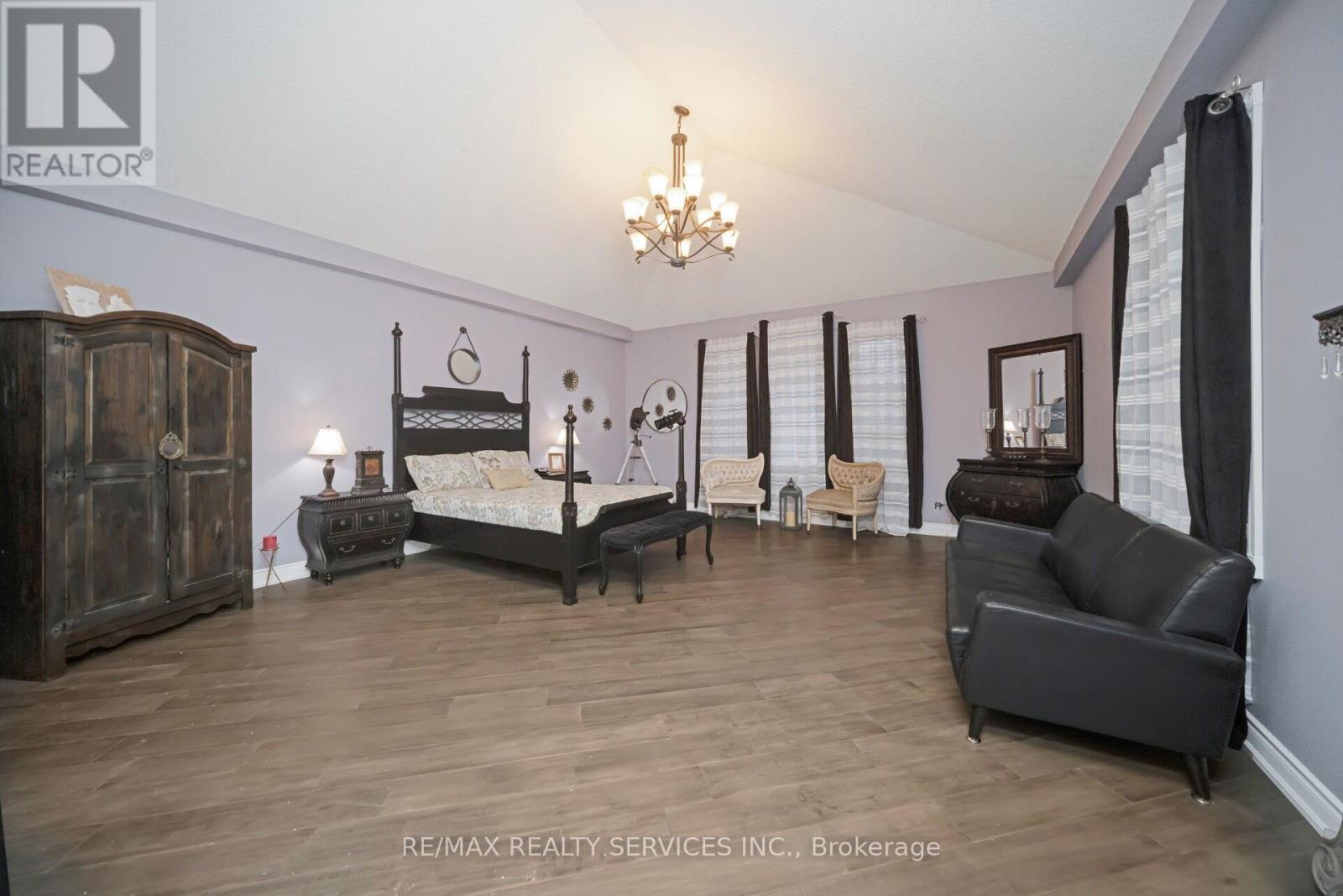 Single Family House for Sale in  LEEWARD DRIVE N Brampton (Westgate) 