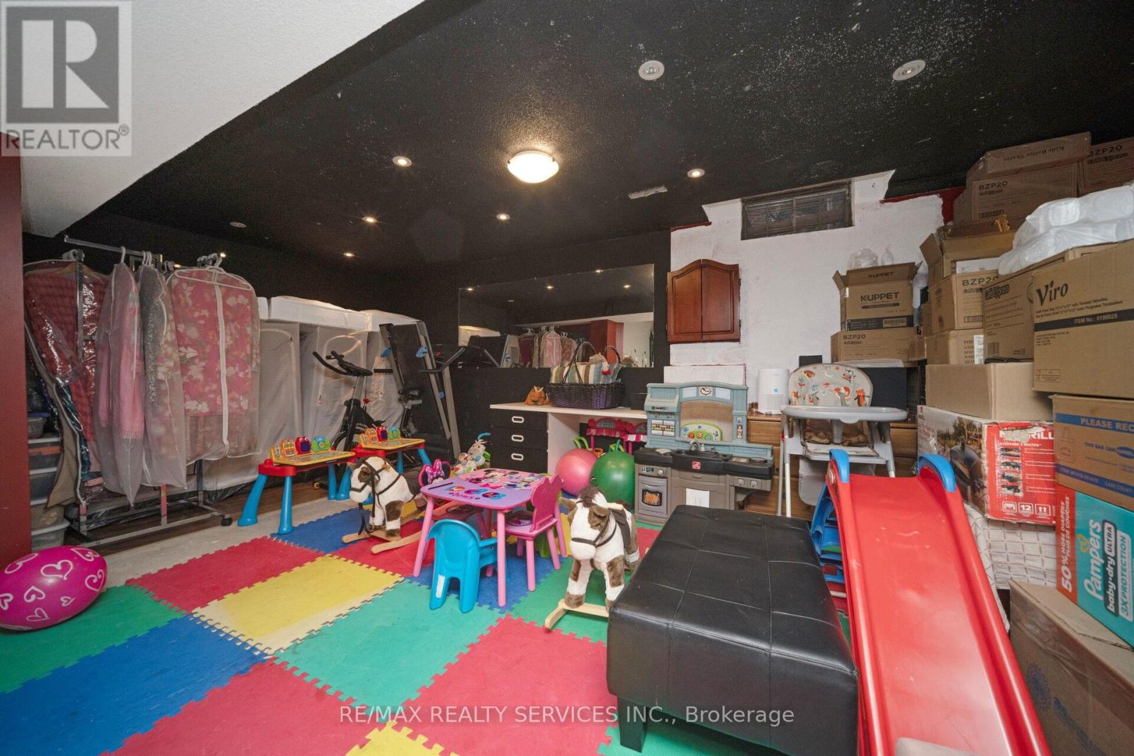 Single Family House for Sale in  LEEWARD DRIVE N Brampton (Westgate) 