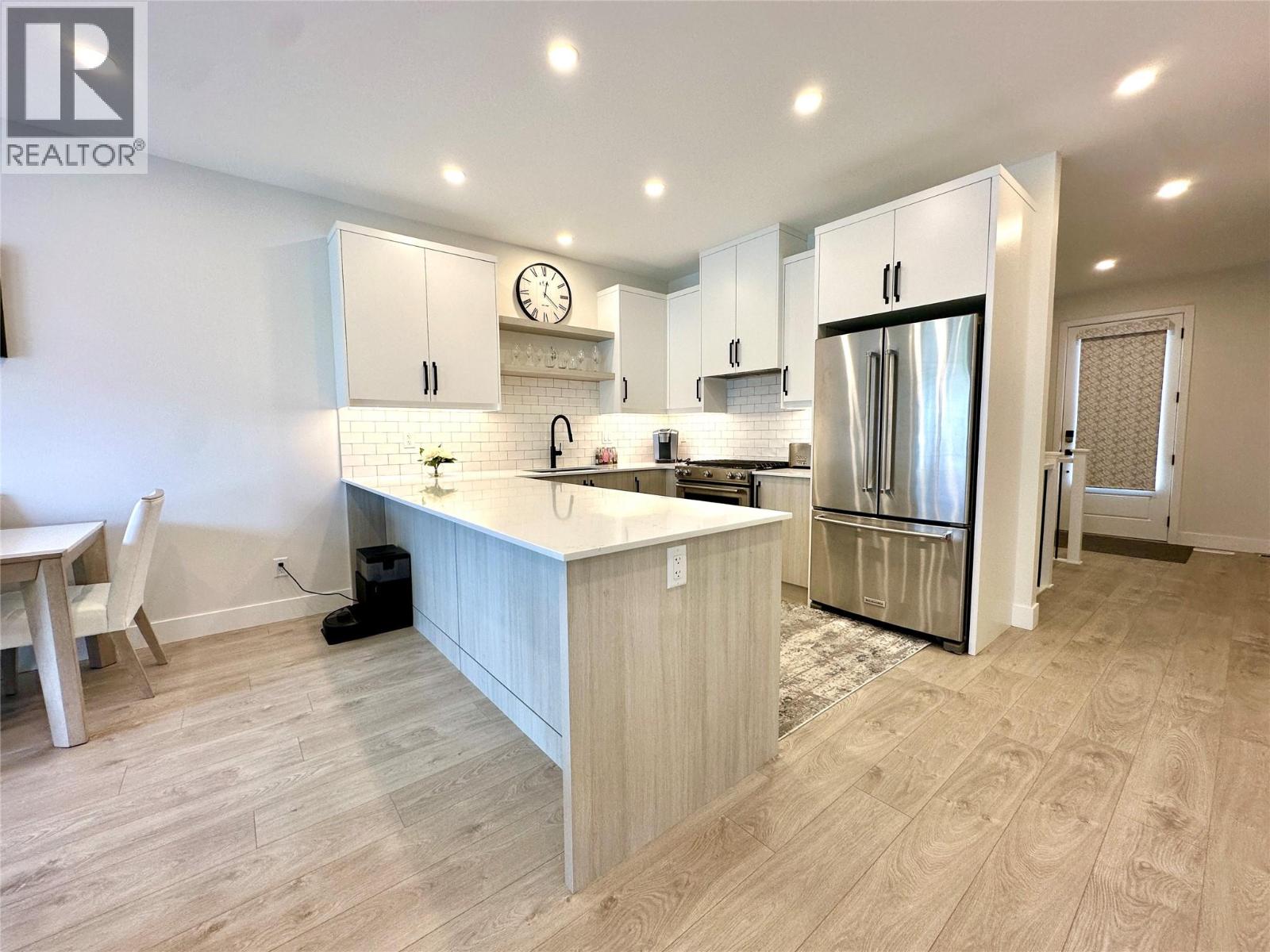 5 8000 VEDETTE Drive, Osoyoos