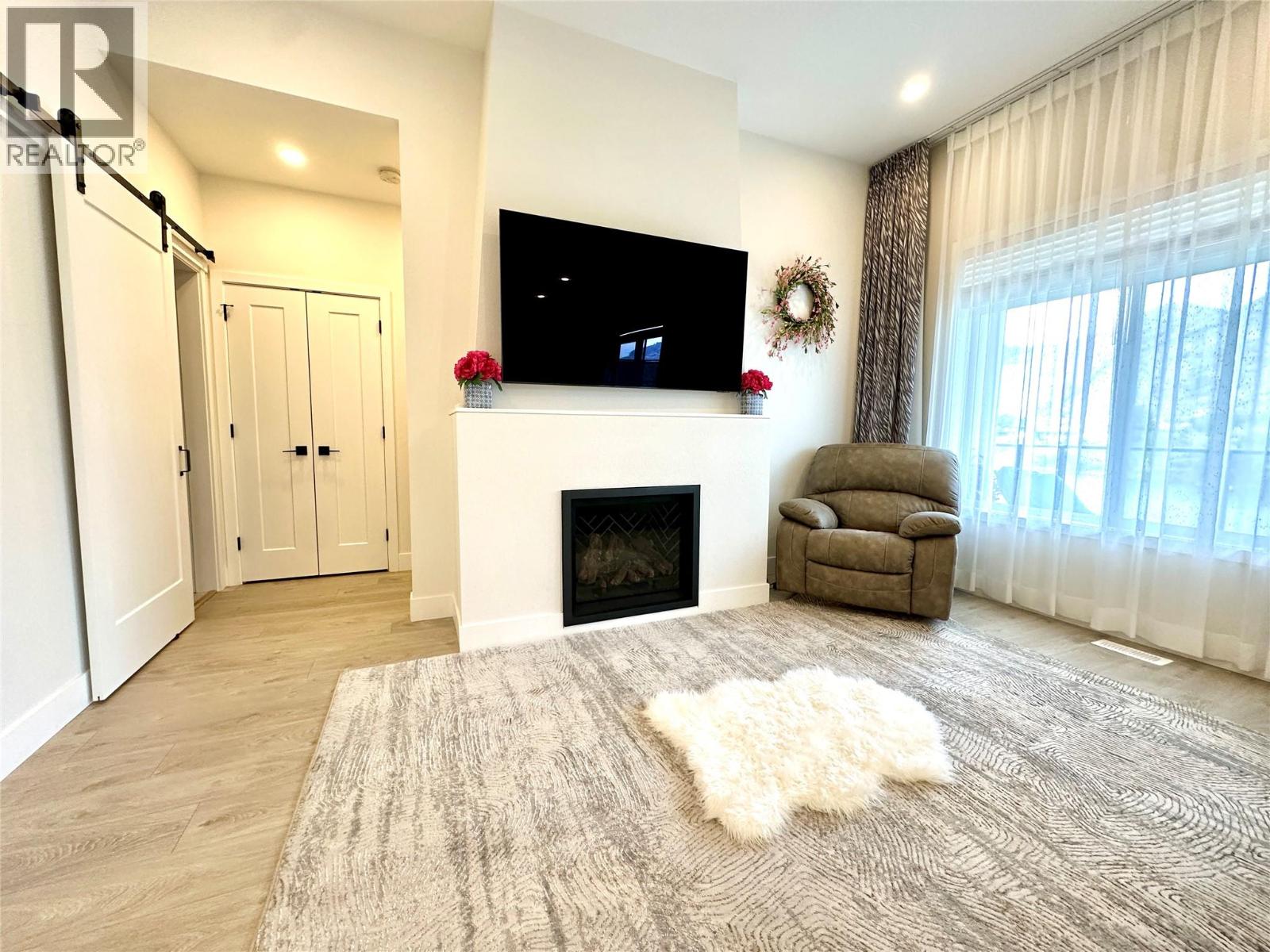 5 8000 VEDETTE Drive, Osoyoos