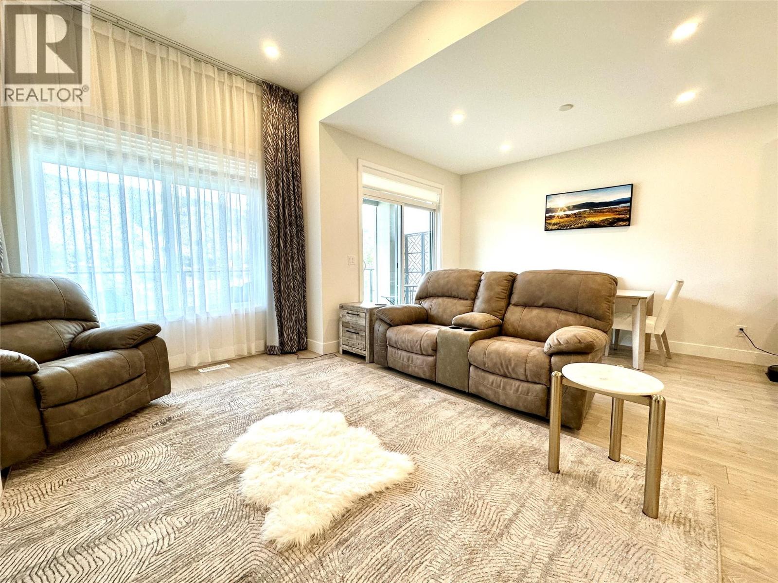 5 8000 VEDETTE Drive, Osoyoos