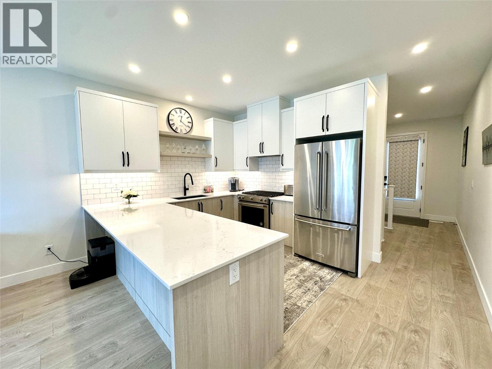 5 8000 VEDETTE Drive, Osoyoos
