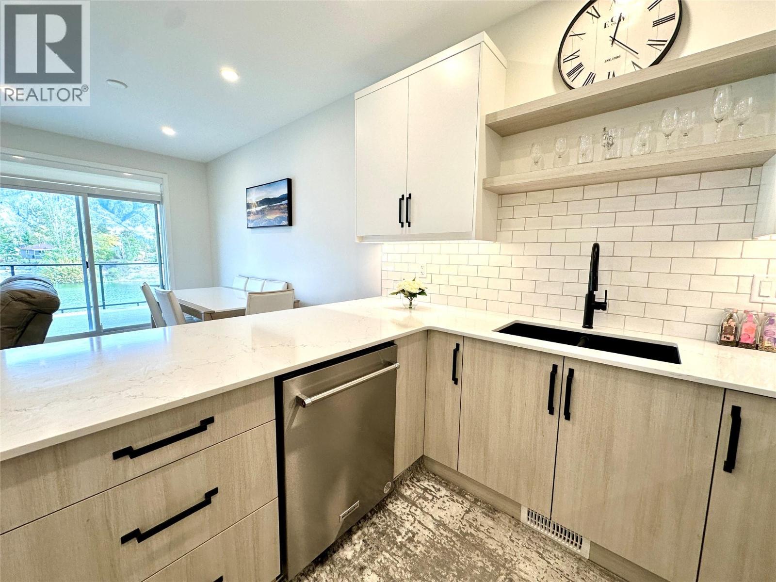 5 8000 VEDETTE Drive, Osoyoos