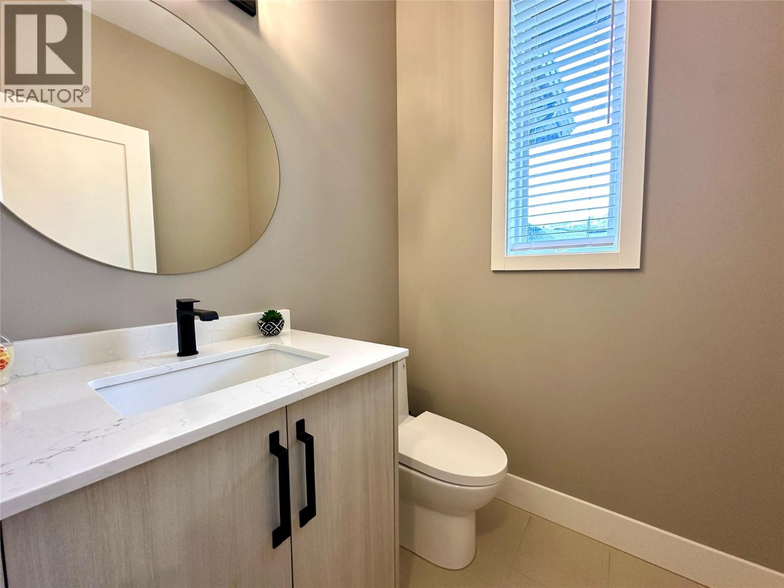 5 8000 VEDETTE Drive, Osoyoos