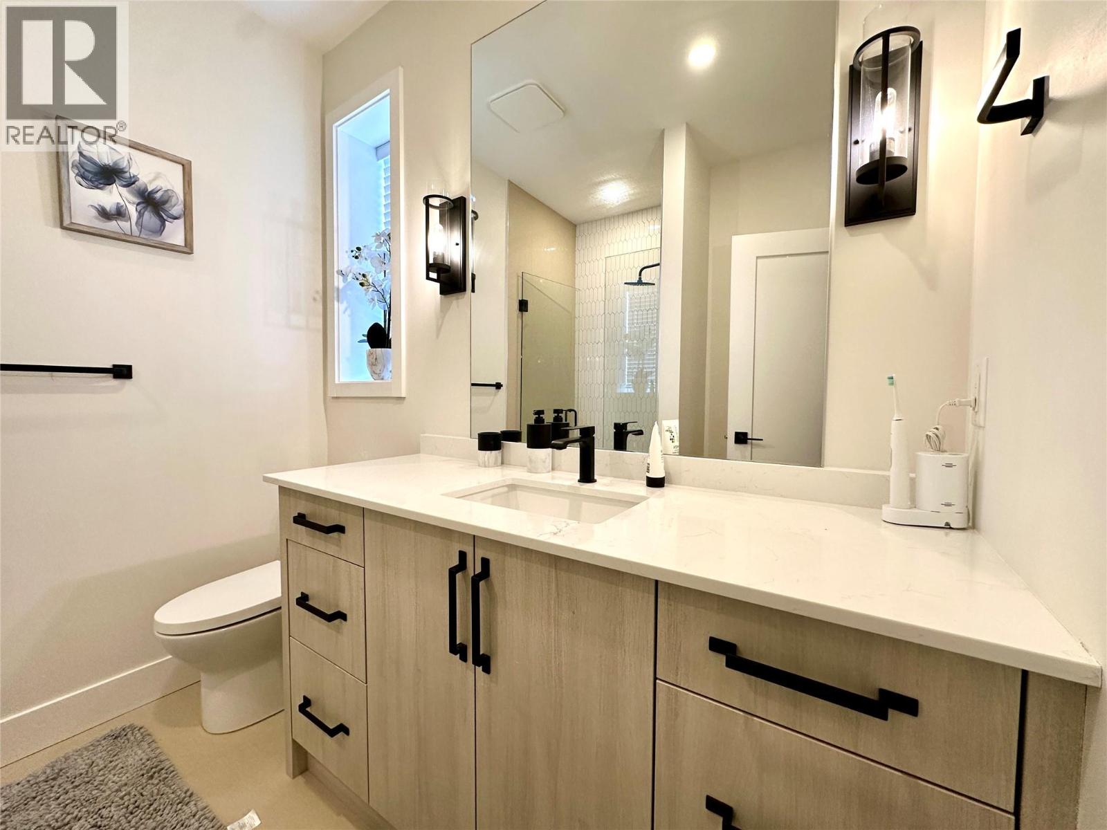 5 8000 VEDETTE Drive, Osoyoos