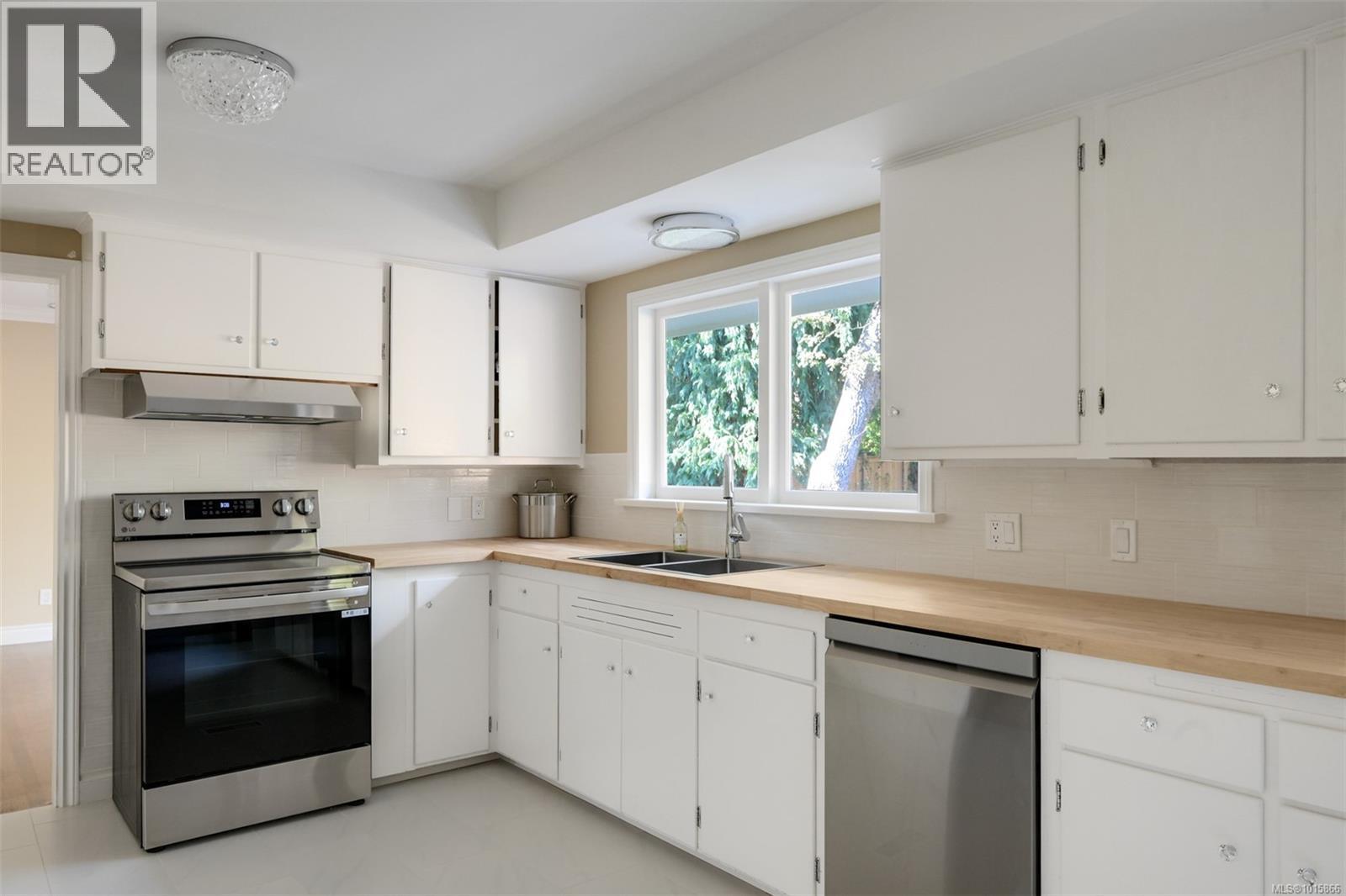  3160 Midland Road, Oak Bay