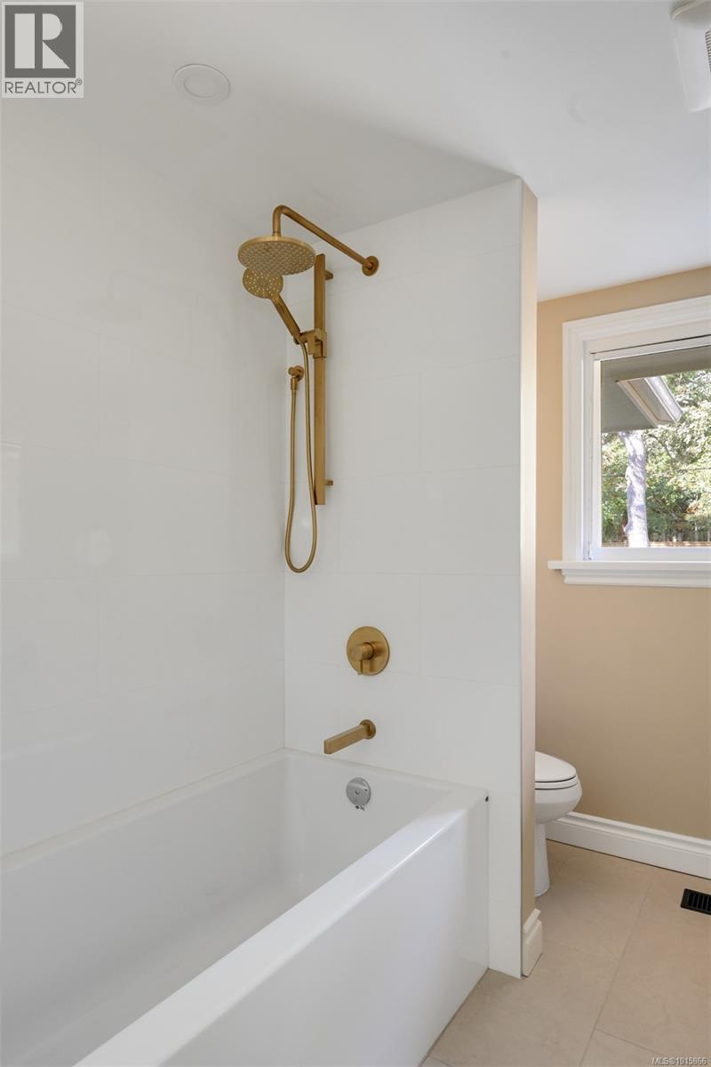  3160 Midland Road, Oak Bay