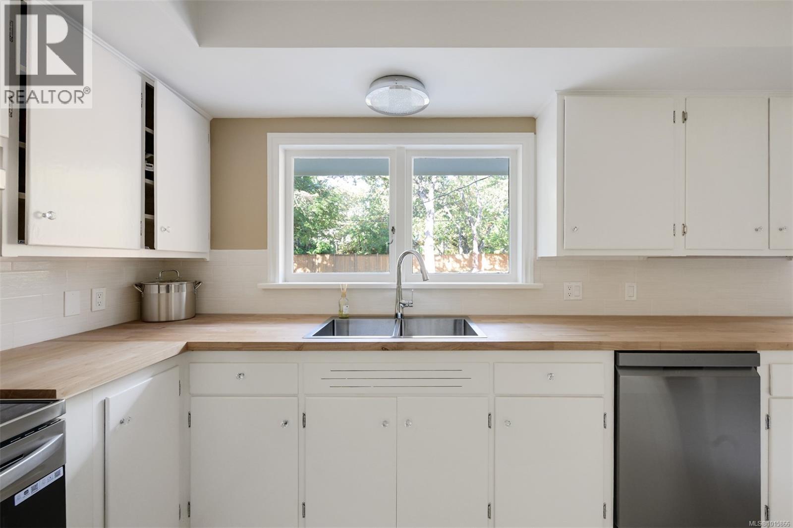  3160 Midland Road, Oak Bay