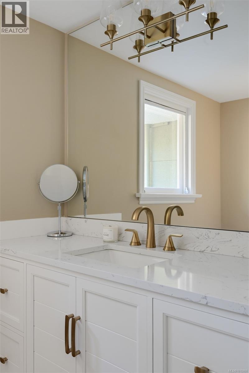  3160 Midland Road, Oak Bay