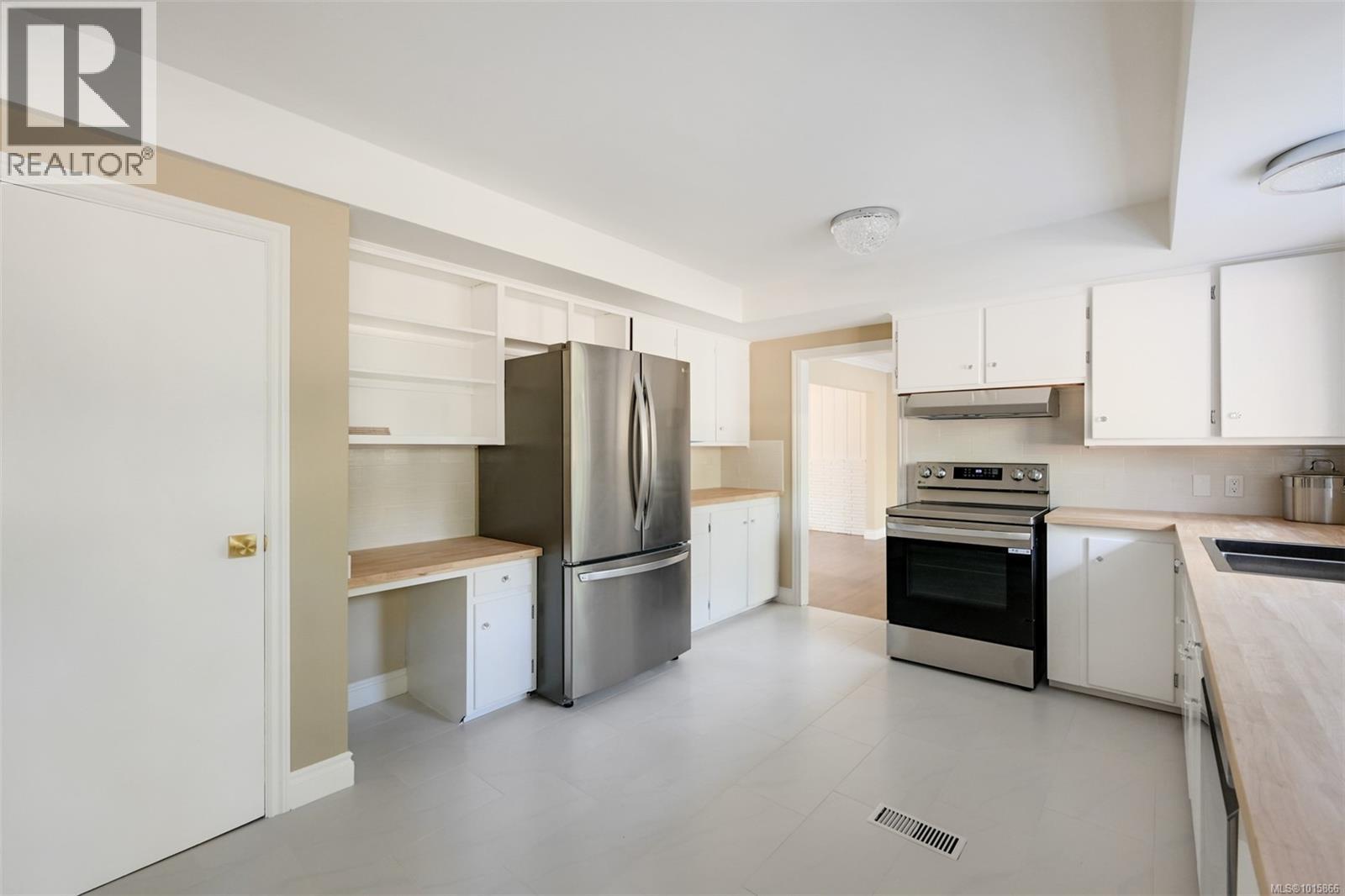  3160 Midland Road, Oak Bay