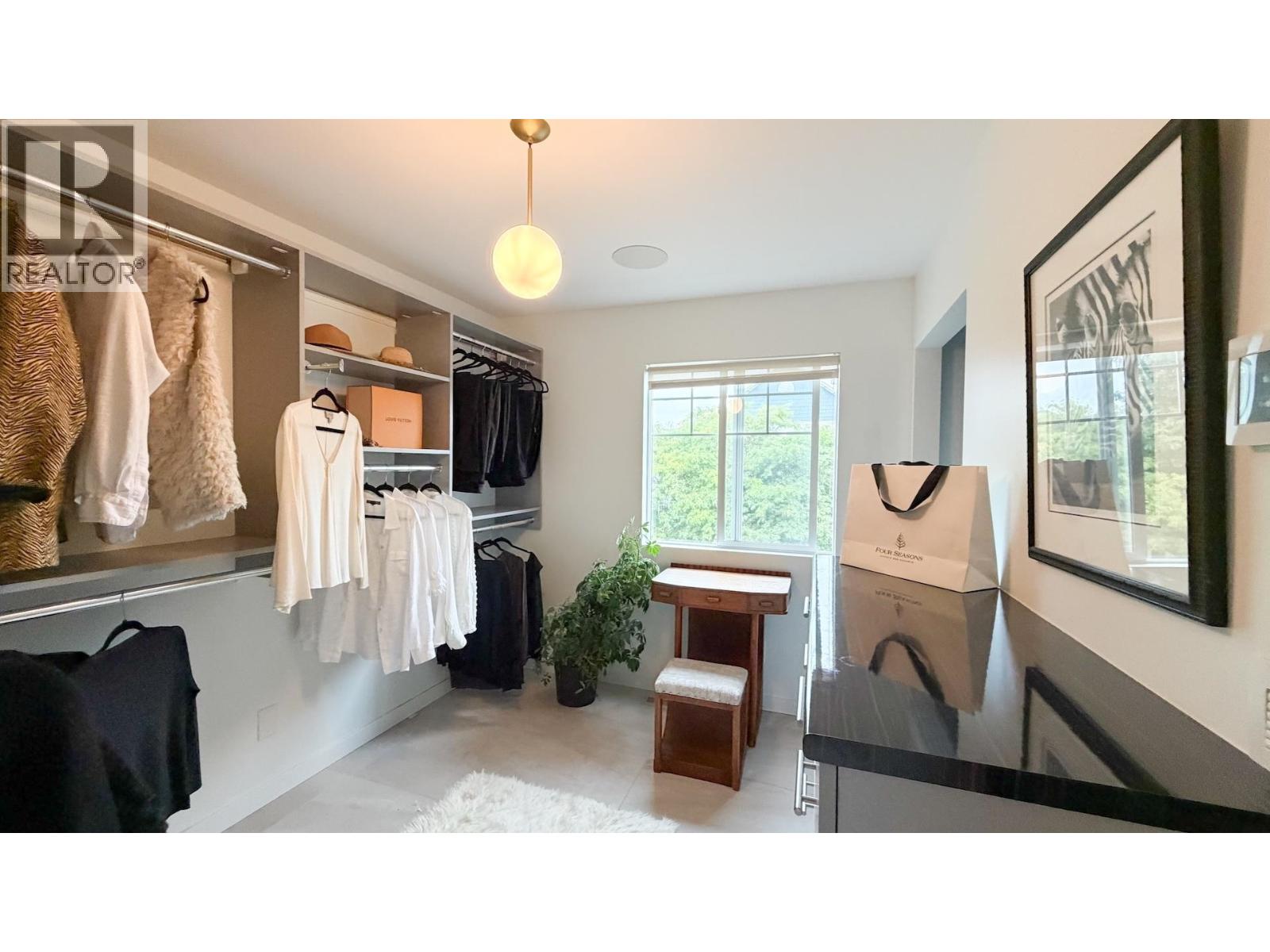 6371 LONDON Road, Richmond