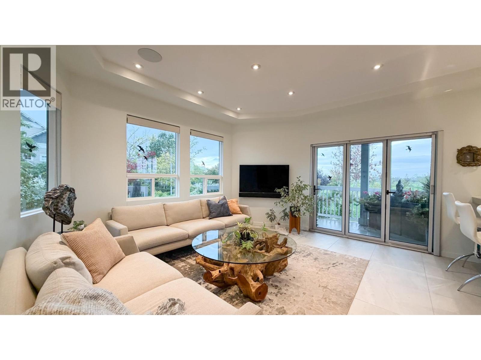 6371 LONDON Road, Richmond