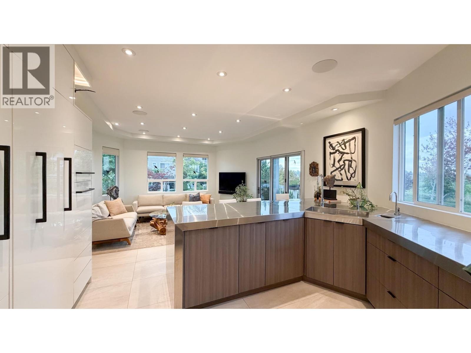 6371 LONDON Road, Richmond