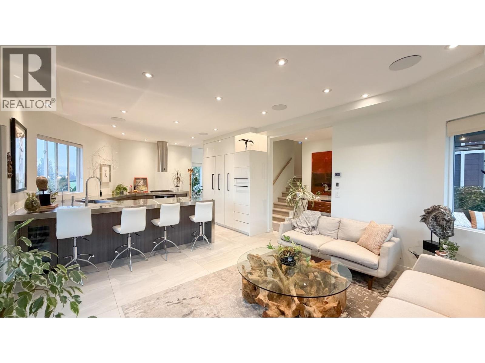 6371 LONDON Road, Richmond