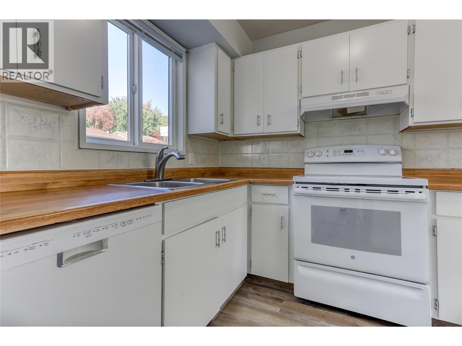 3366 Laurel Crescent, Trail