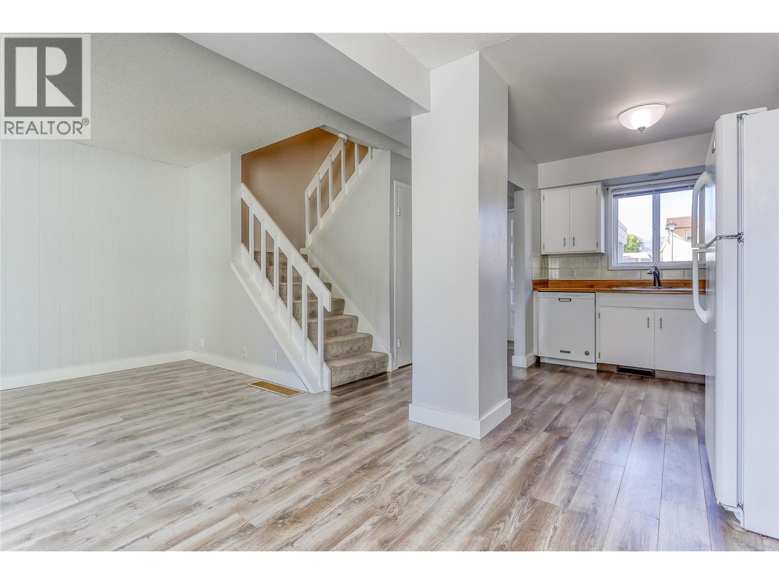 3366 Laurel Crescent, Trail