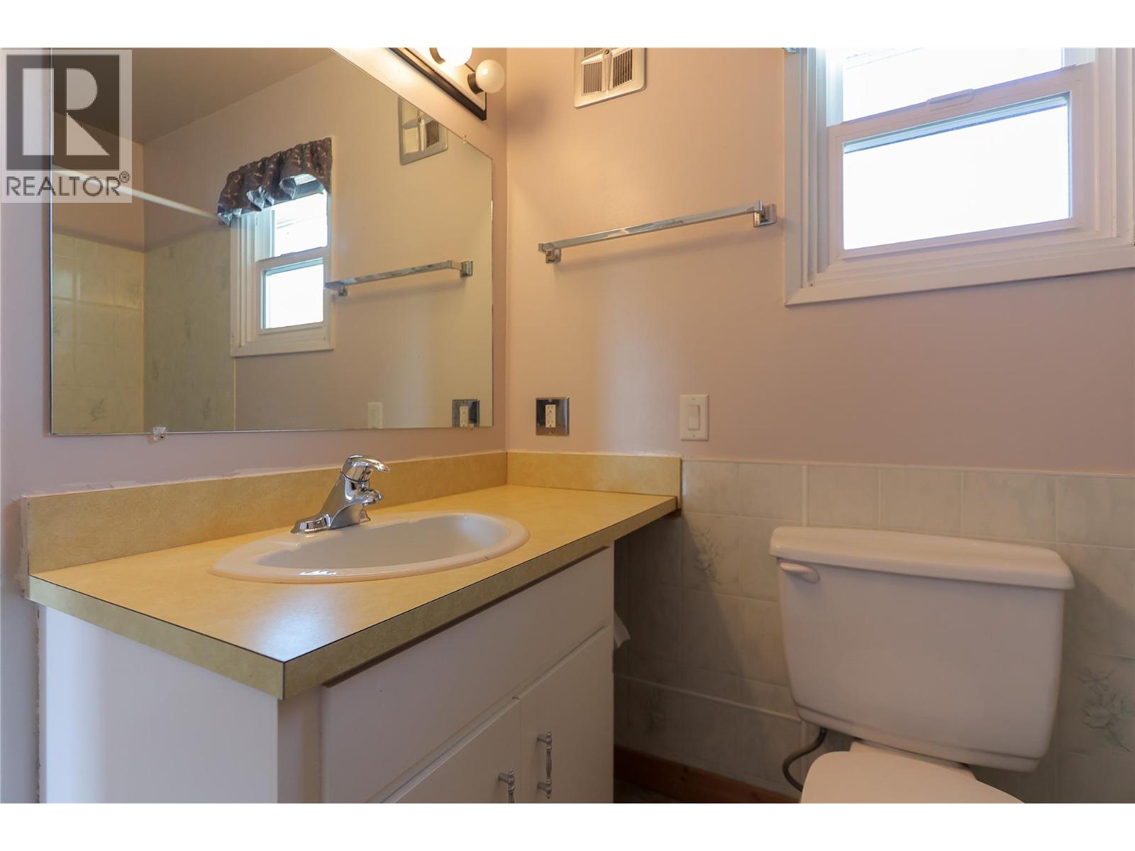 3366 Laurel Crescent, Trail
