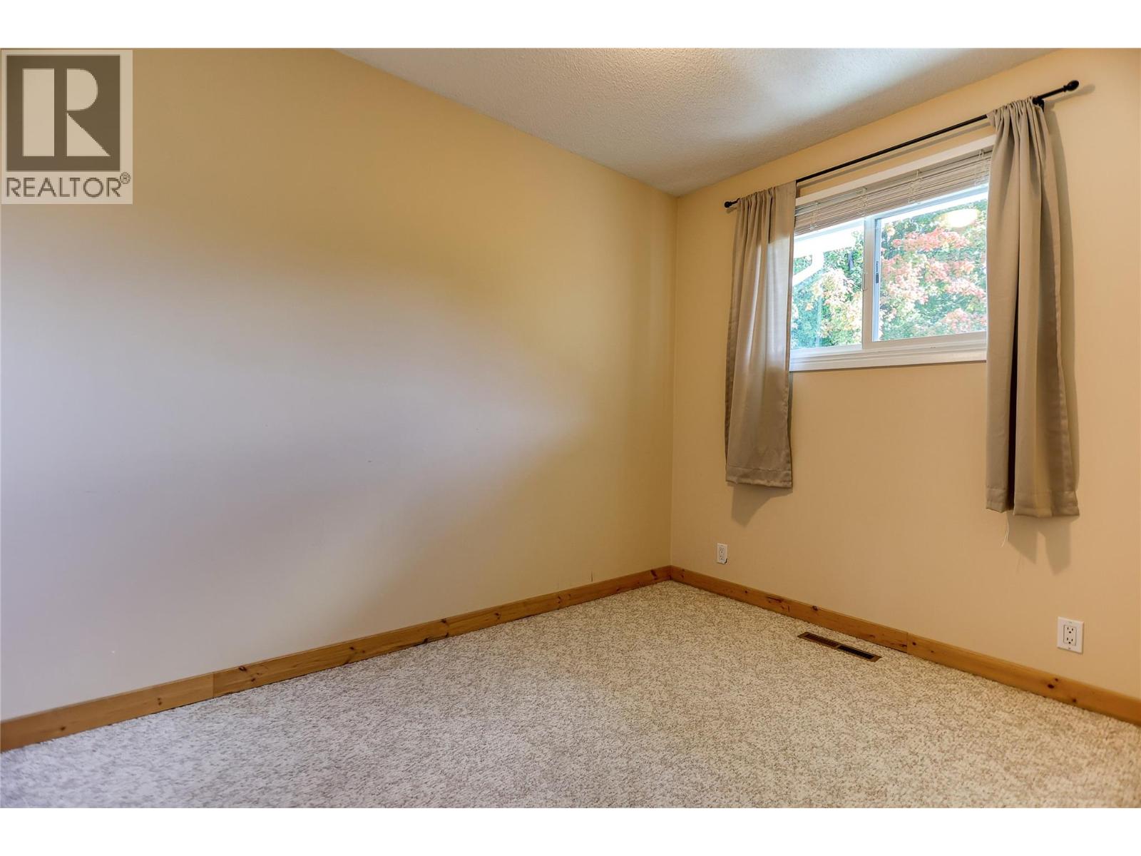 3366 Laurel Crescent, Trail