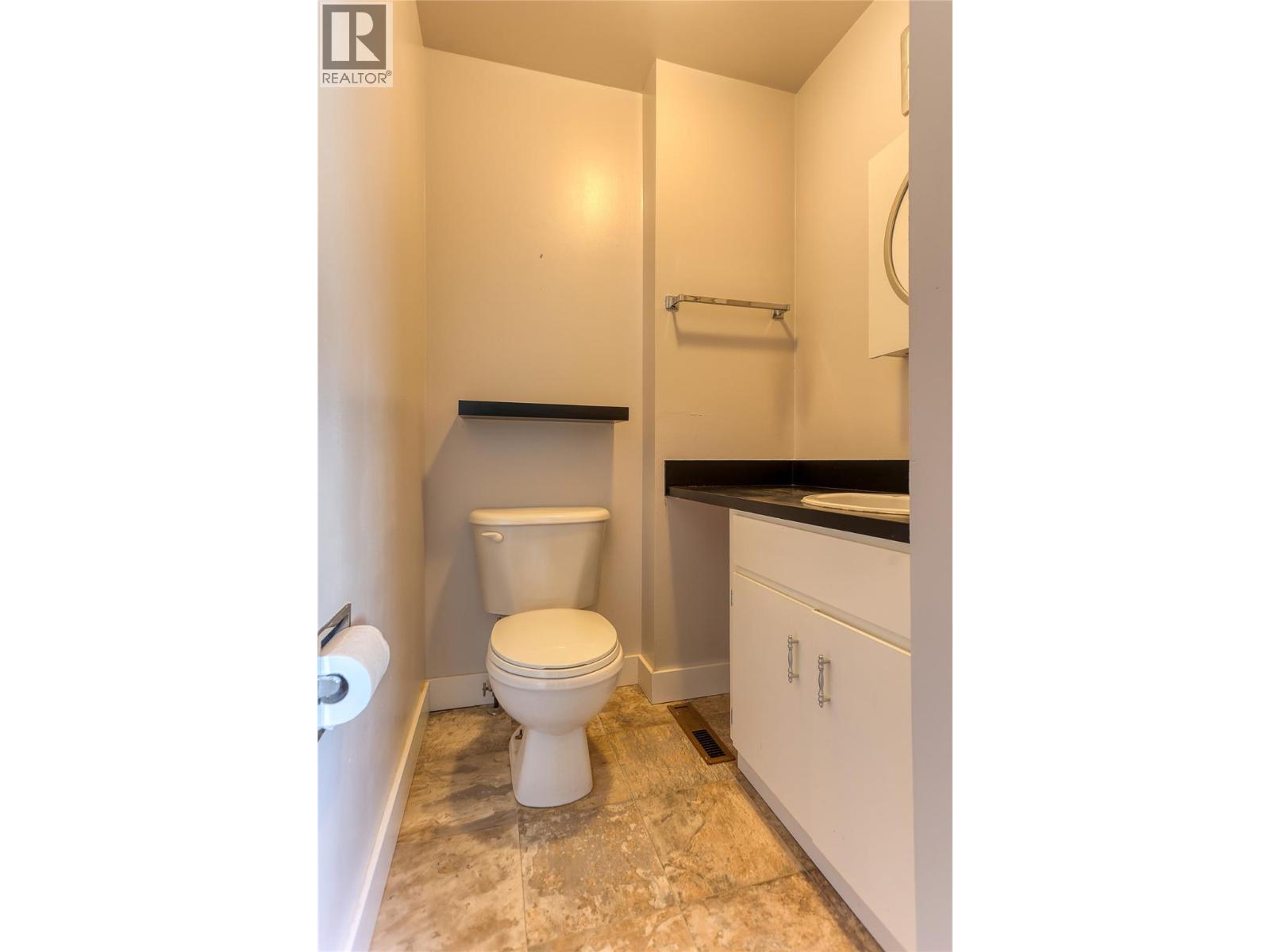 3366 Laurel Crescent, Trail