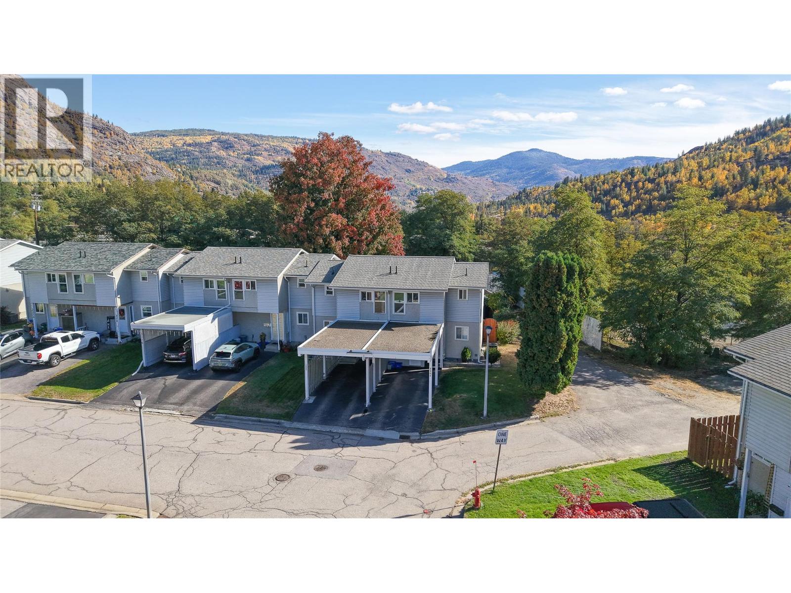 3366 Laurel Crescent, Trail