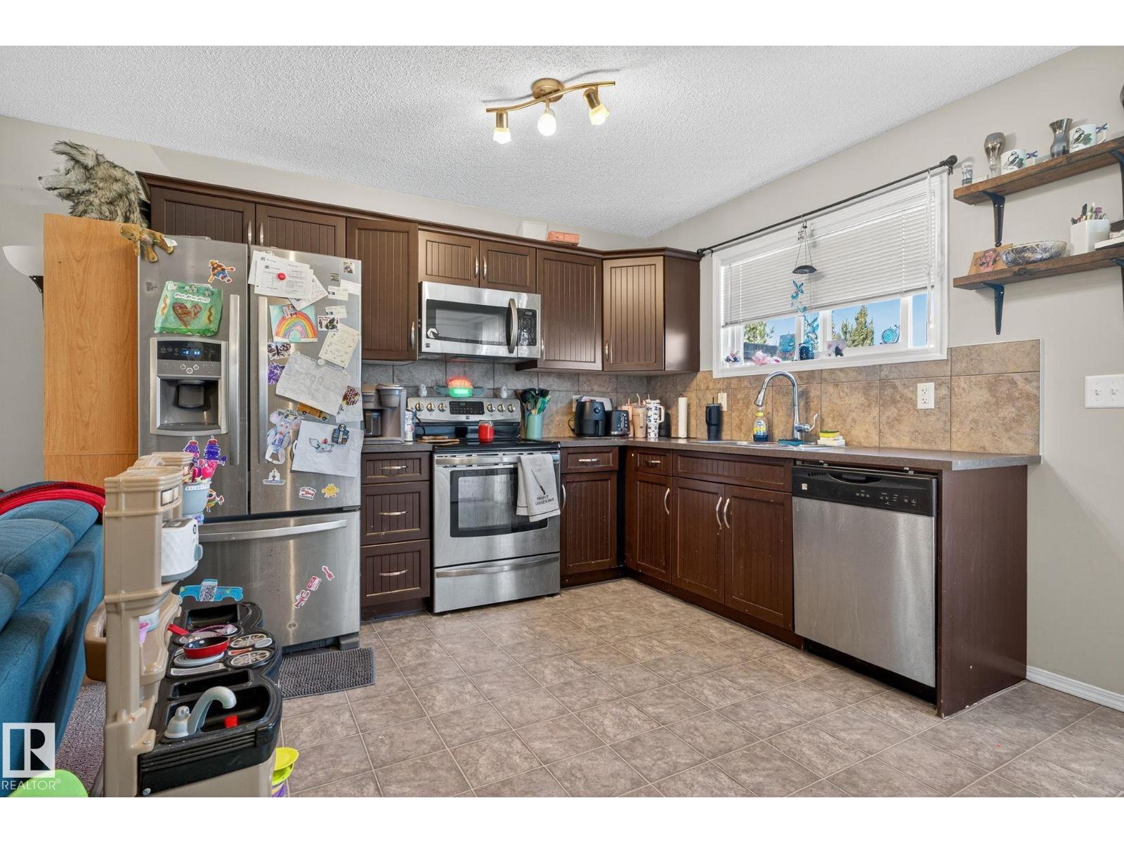 195, 142 Selkirk PL, Leduc