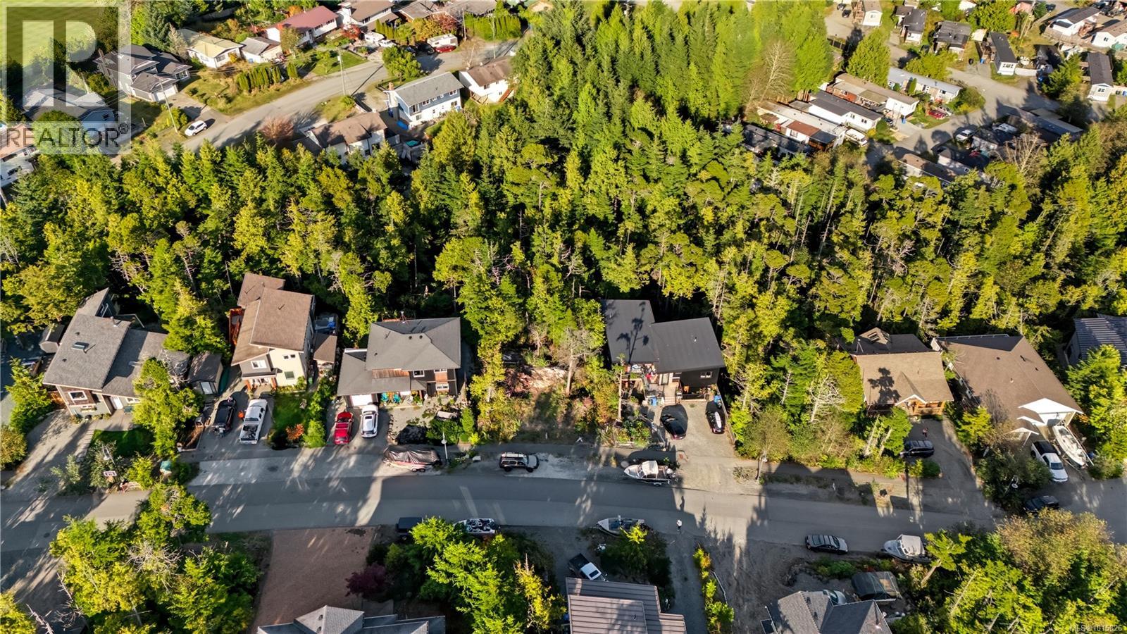 851 Lorne White Pl, Ucluelet