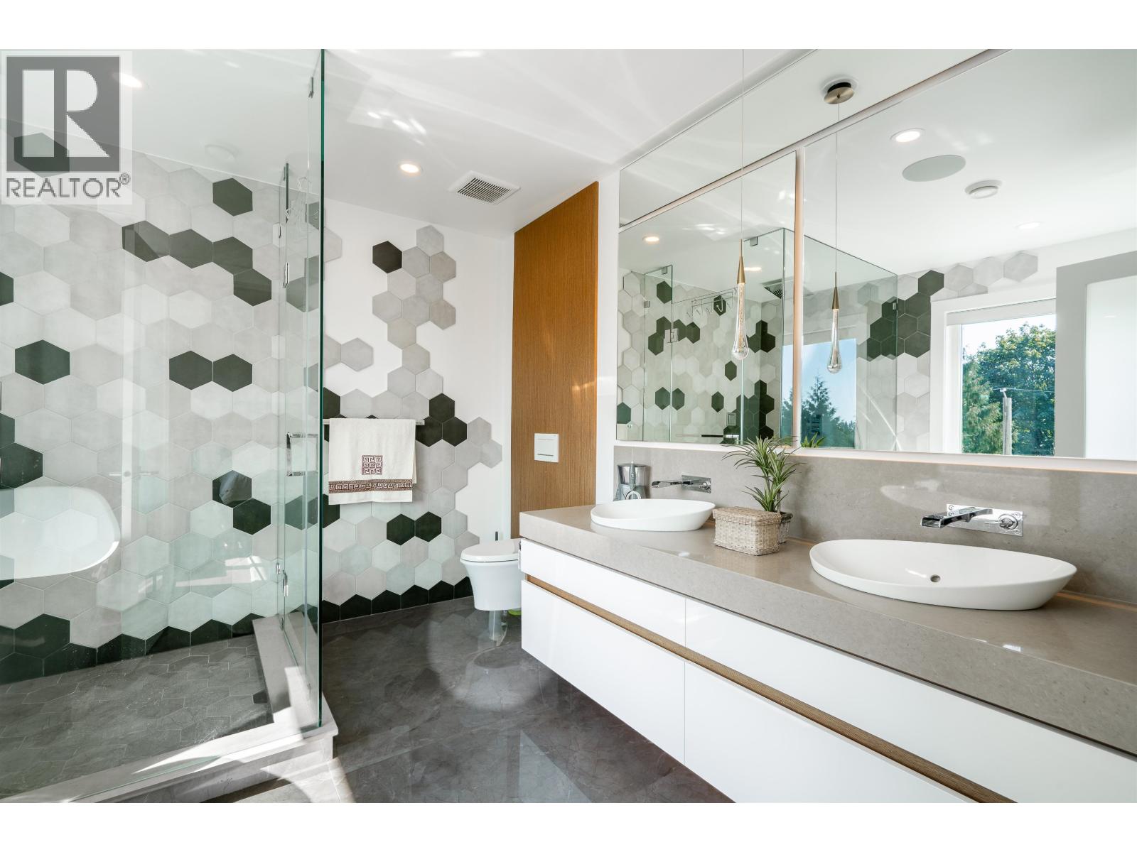 4399 HIGHLAND BOULEVARD, North Vancouver