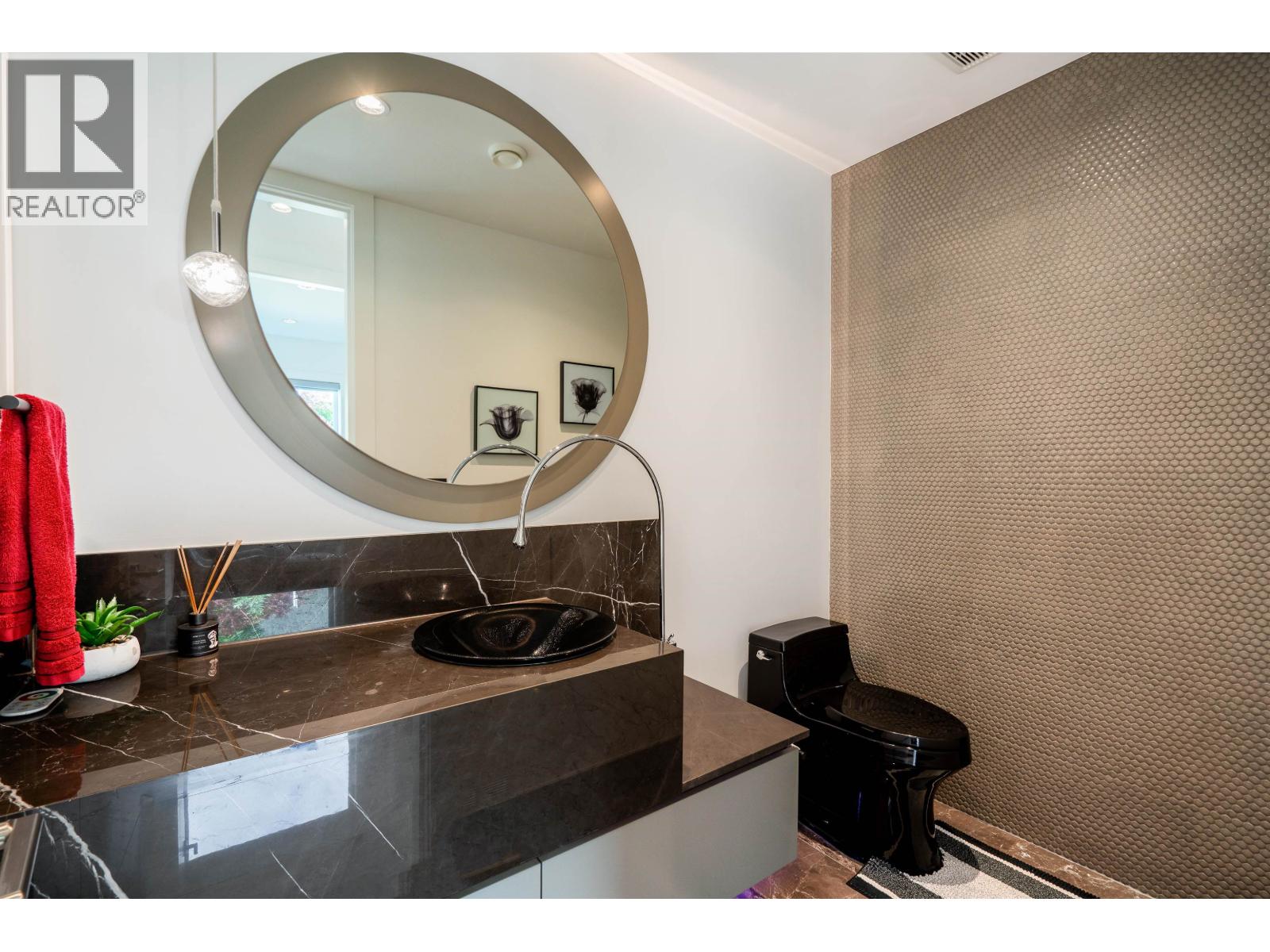 4399 HIGHLAND BOULEVARD, North Vancouver