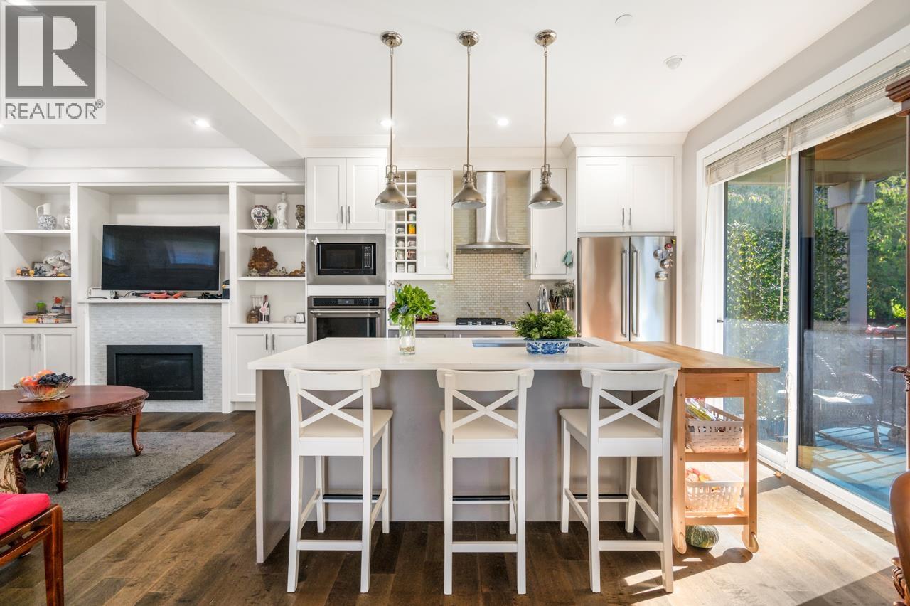 2020 CARSON COURT, North Vancouver