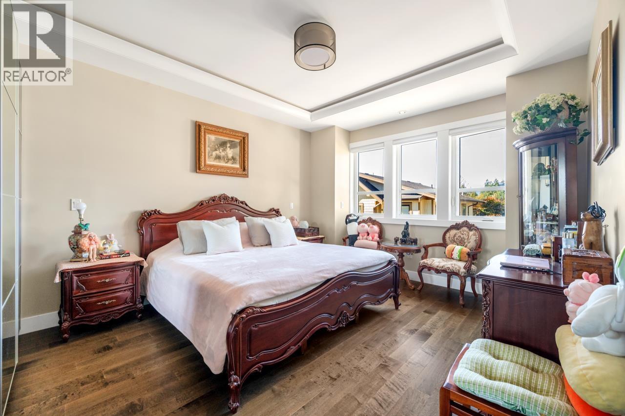 2020 CARSON COURT, North Vancouver