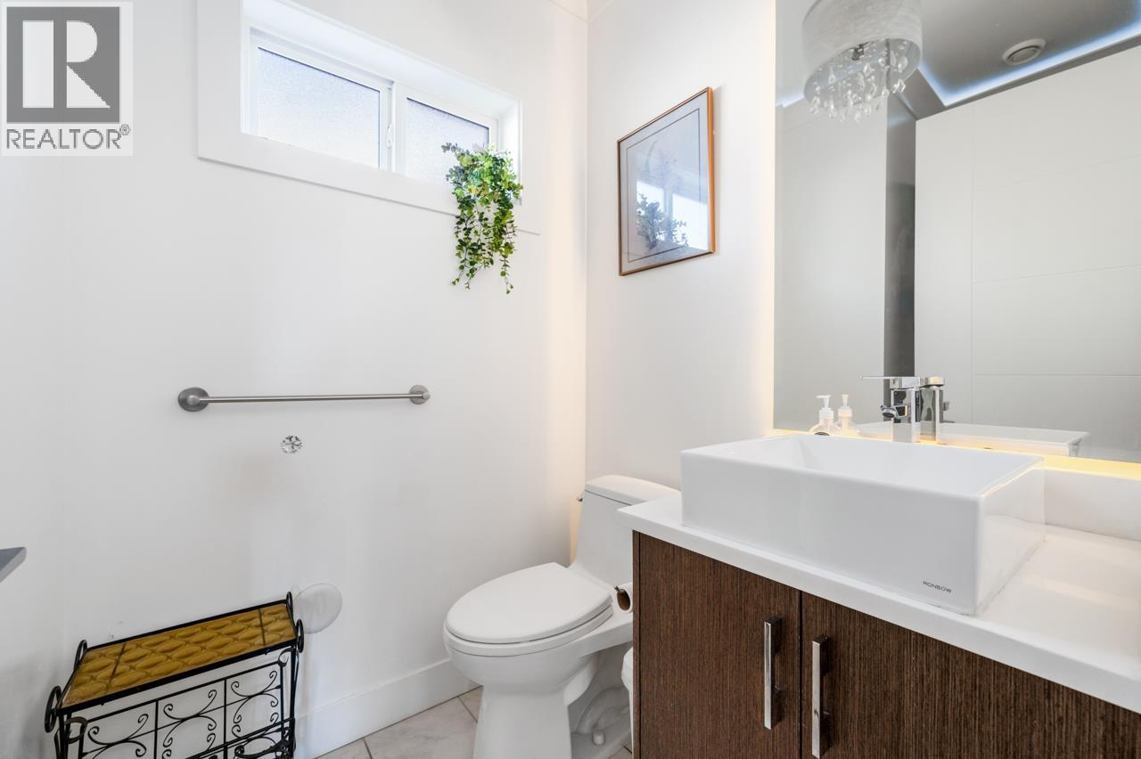 2020 CARSON COURT, North Vancouver