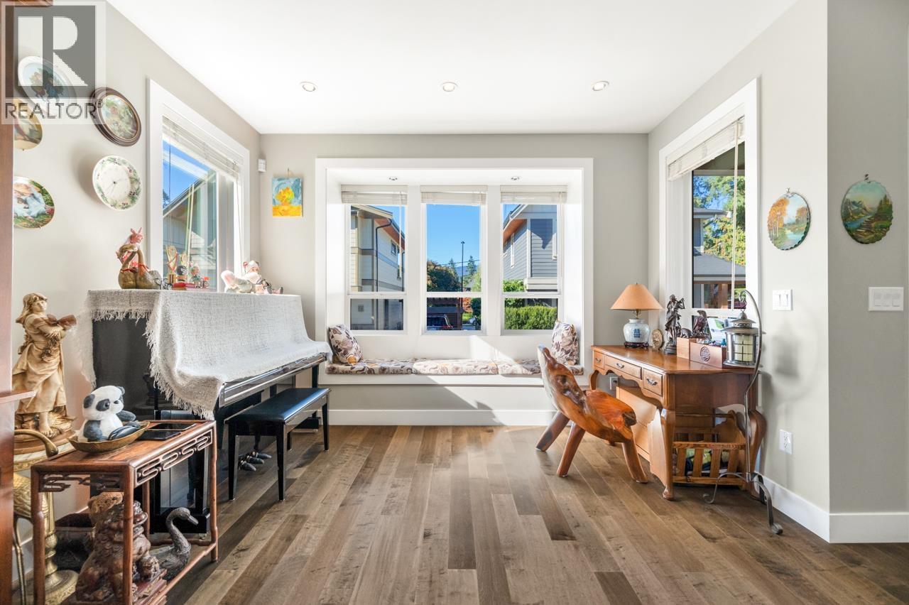 2020 CARSON COURT, North Vancouver