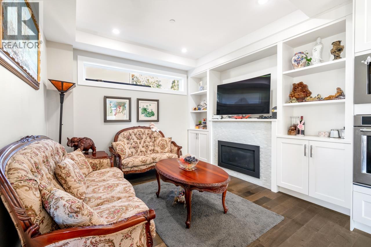 2020 CARSON COURT, North Vancouver