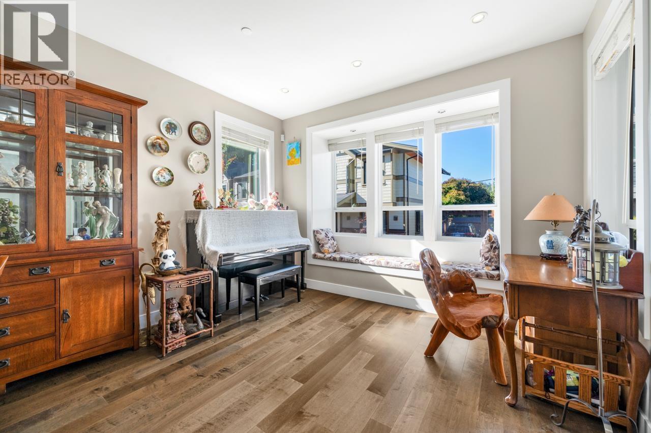 2020 CARSON COURT, North Vancouver