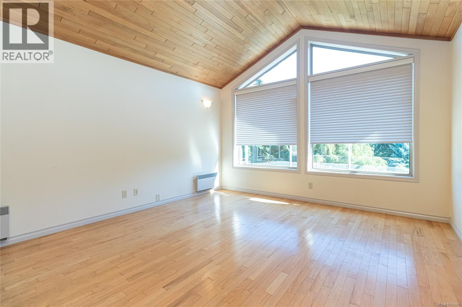  991 Seapearl Place, Saanich