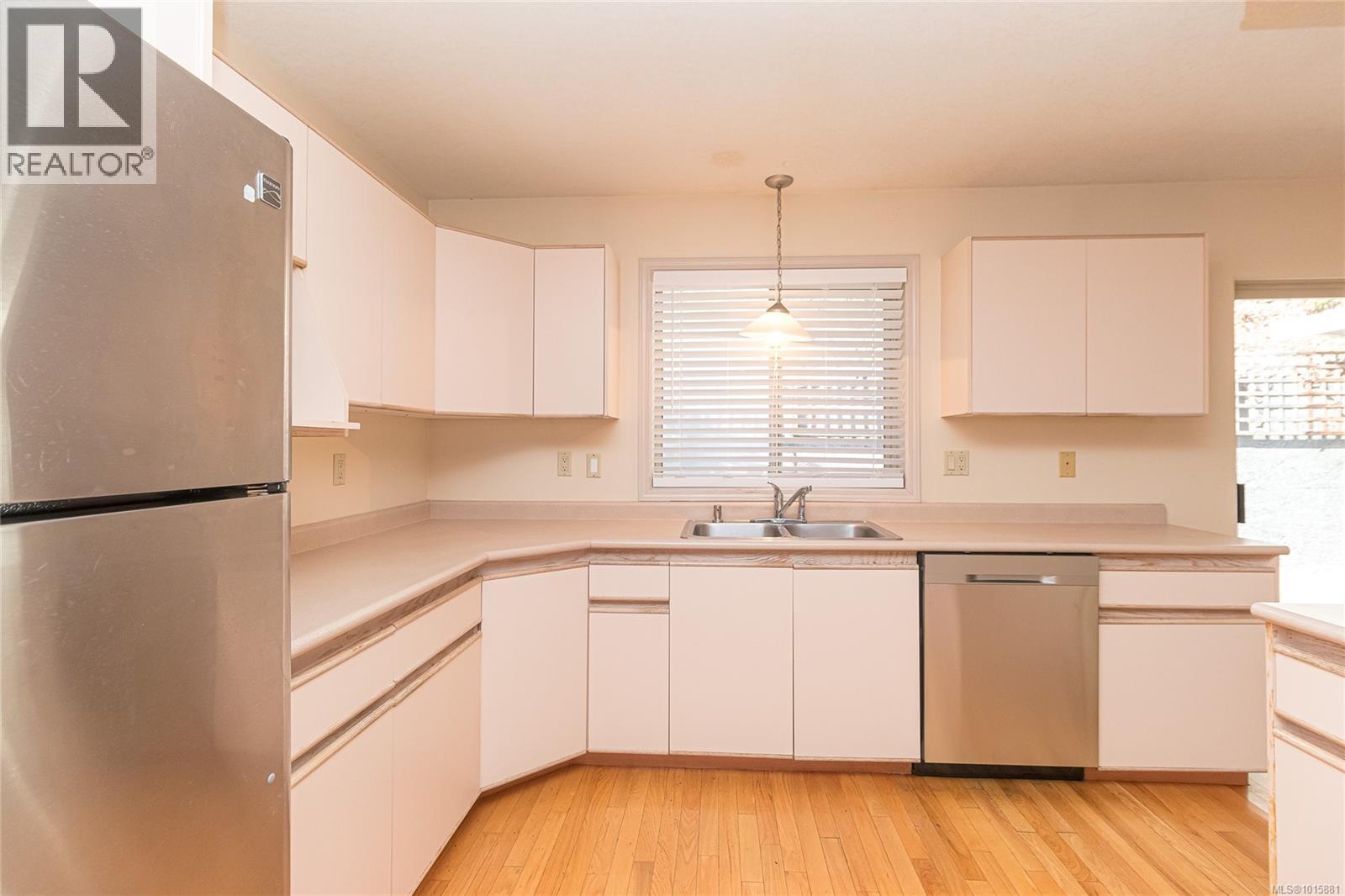  991 Seapearl Place, Saanich