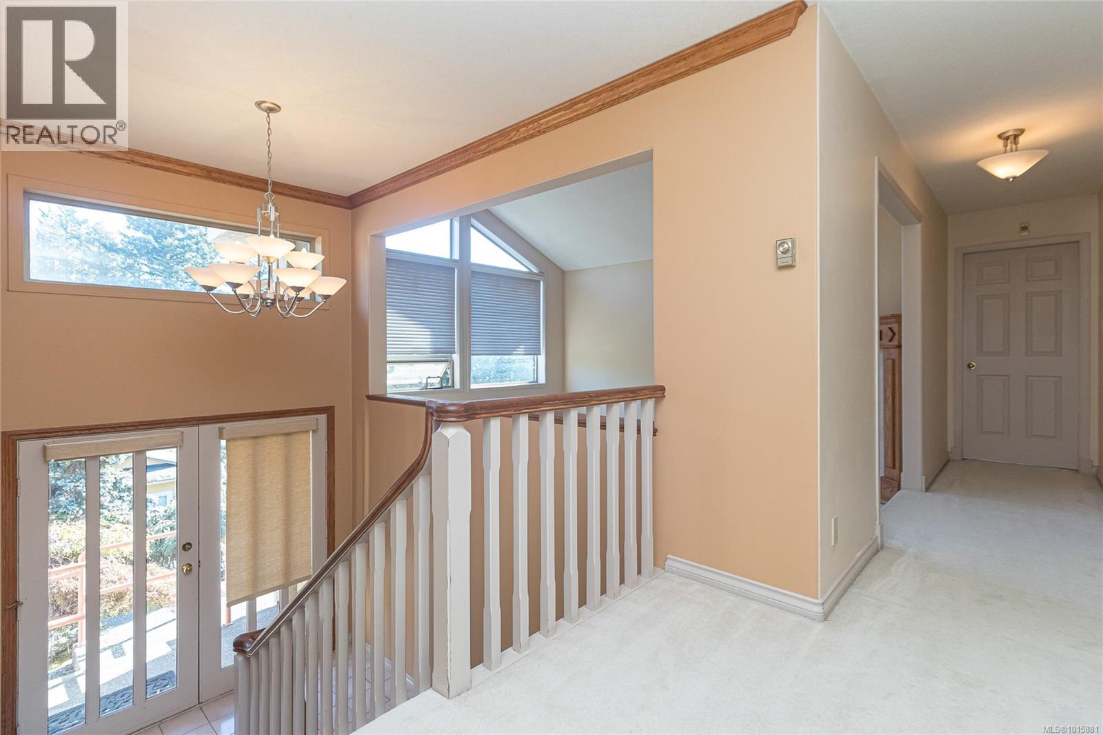  991 Seapearl Place, Saanich