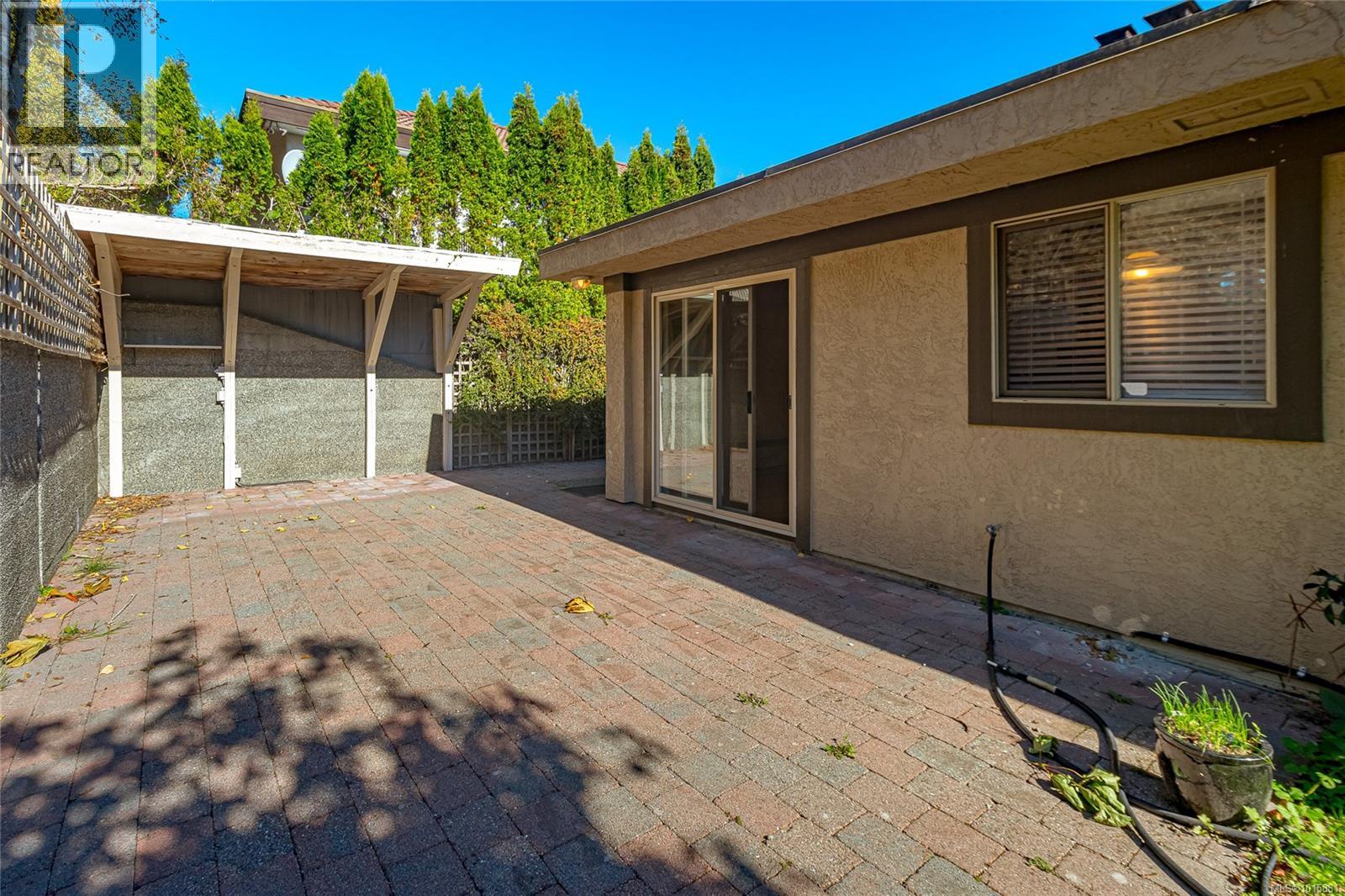  991 Seapearl Place, Saanich