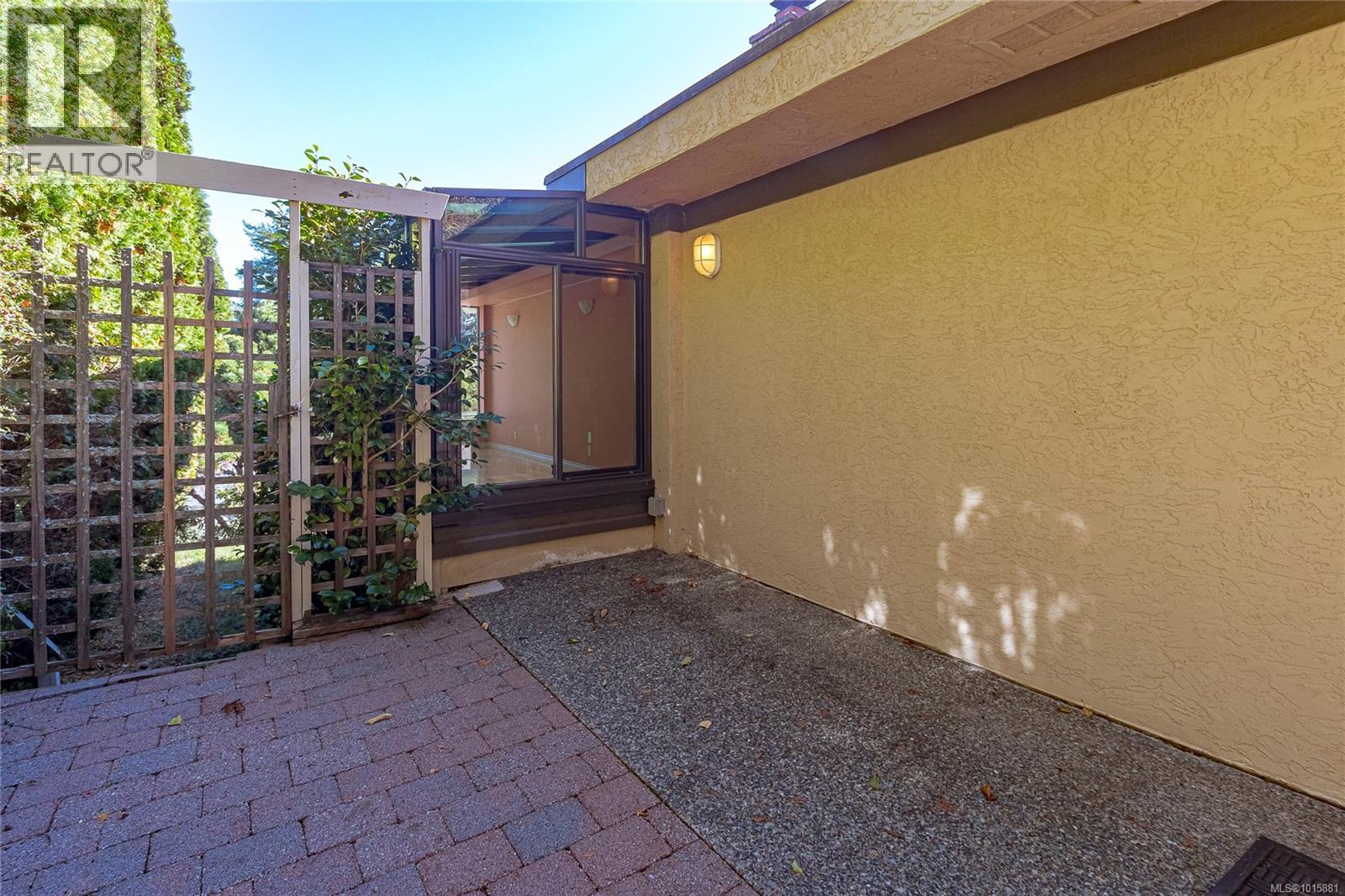  991 Seapearl Place, Saanich