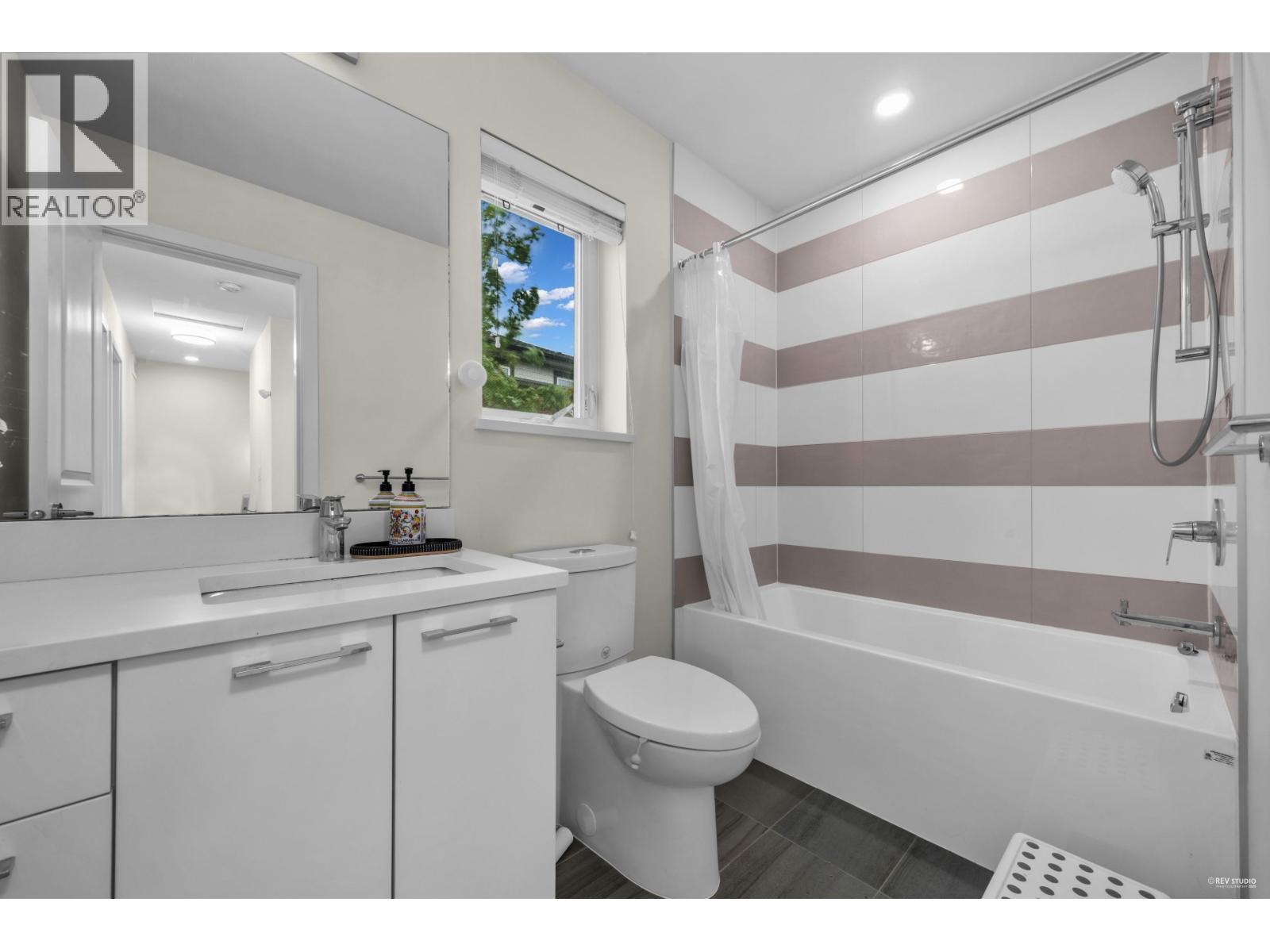 #63-10311 RIVER Drive, Richmond