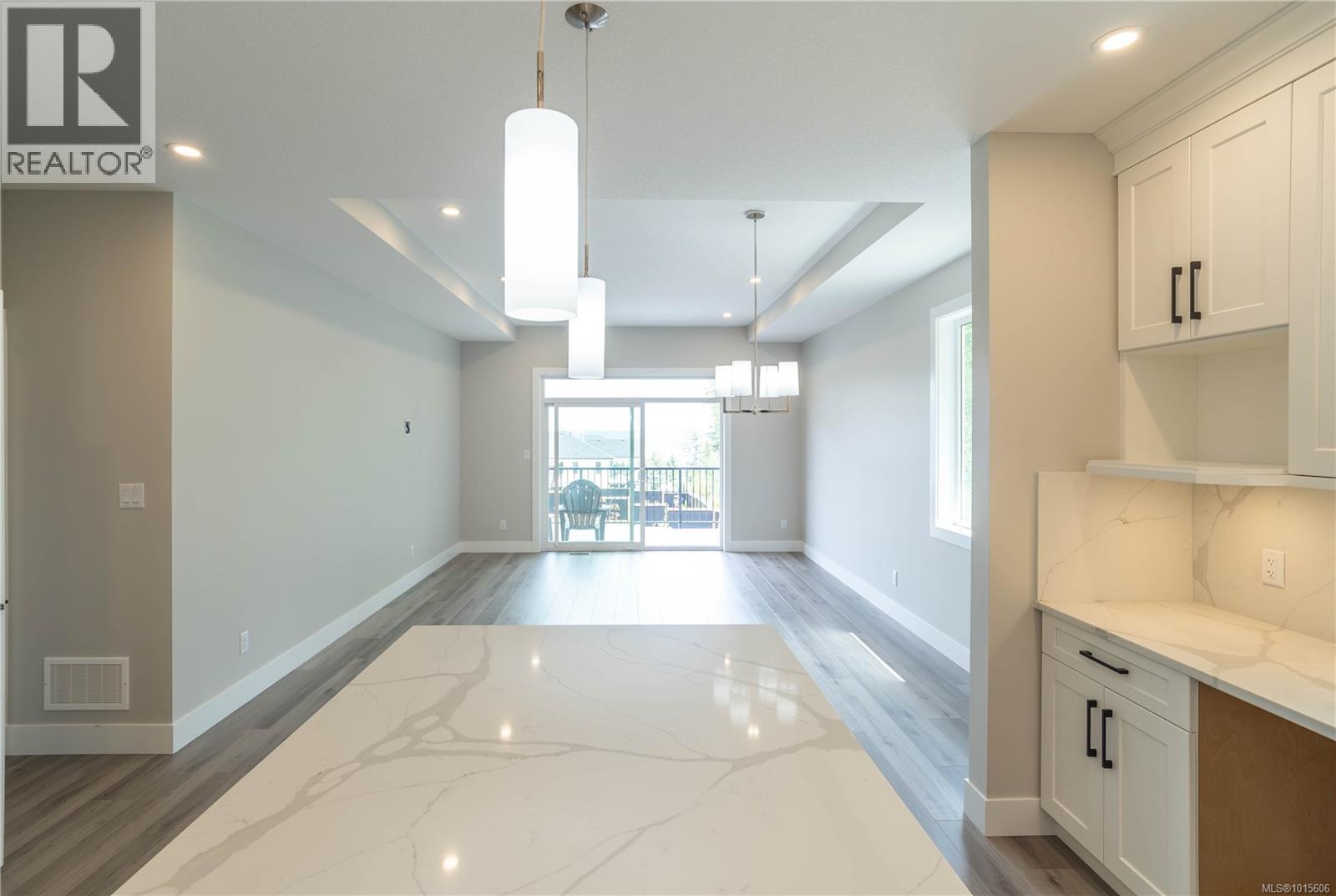 671 Sanderson Rd, Ladysmith