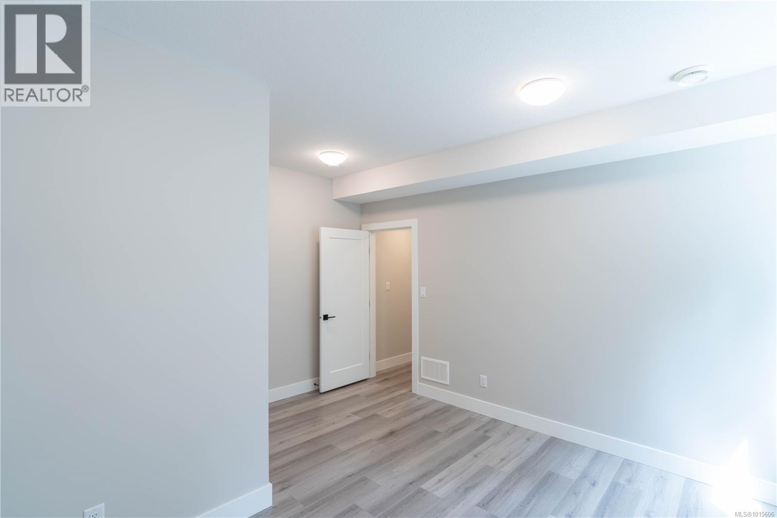 671 Sanderson Rd, Ladysmith