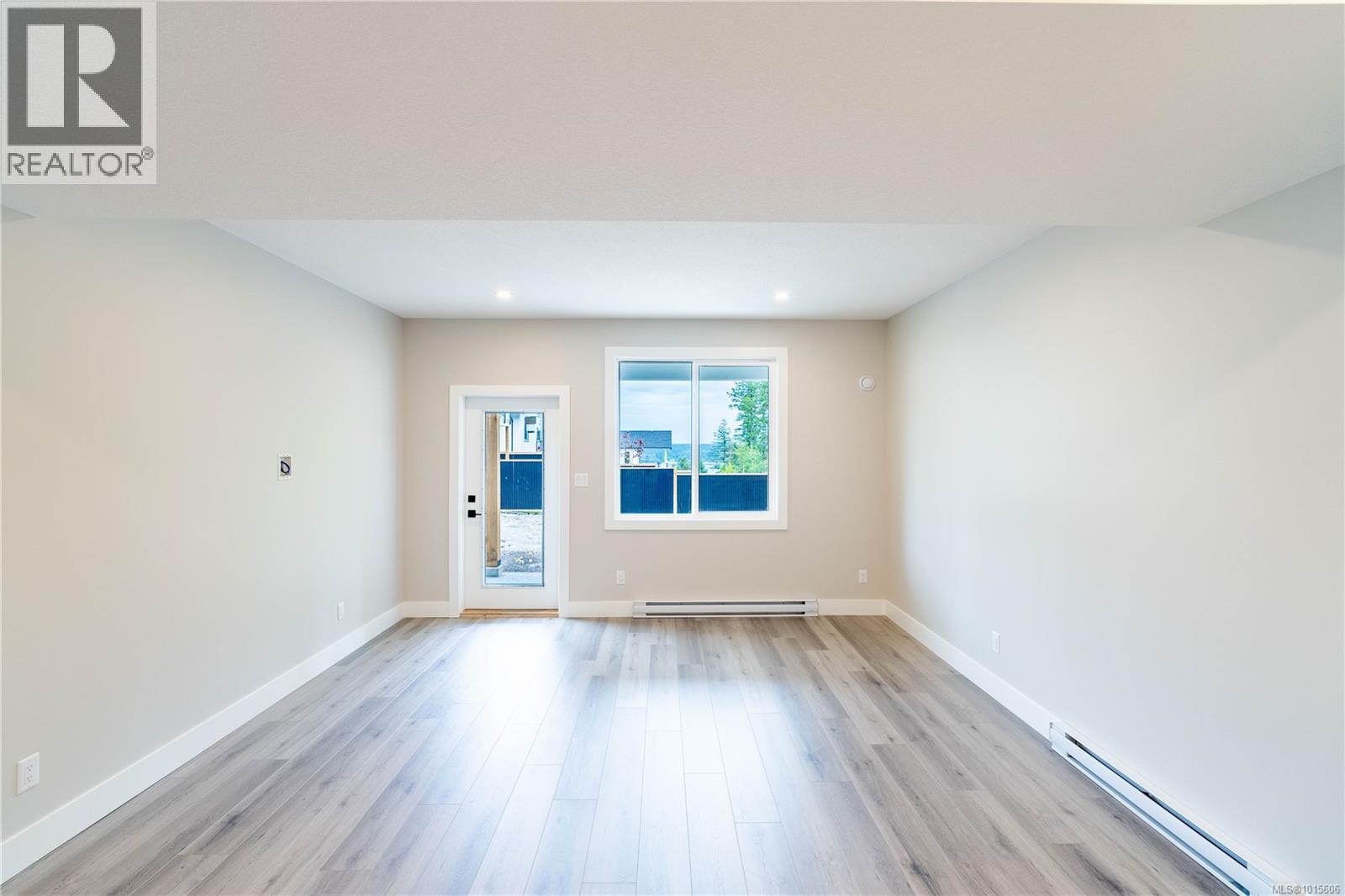 671 Sanderson Rd, Ladysmith