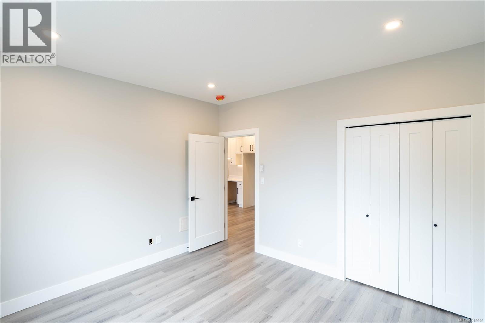 671 Sanderson Rd, Ladysmith