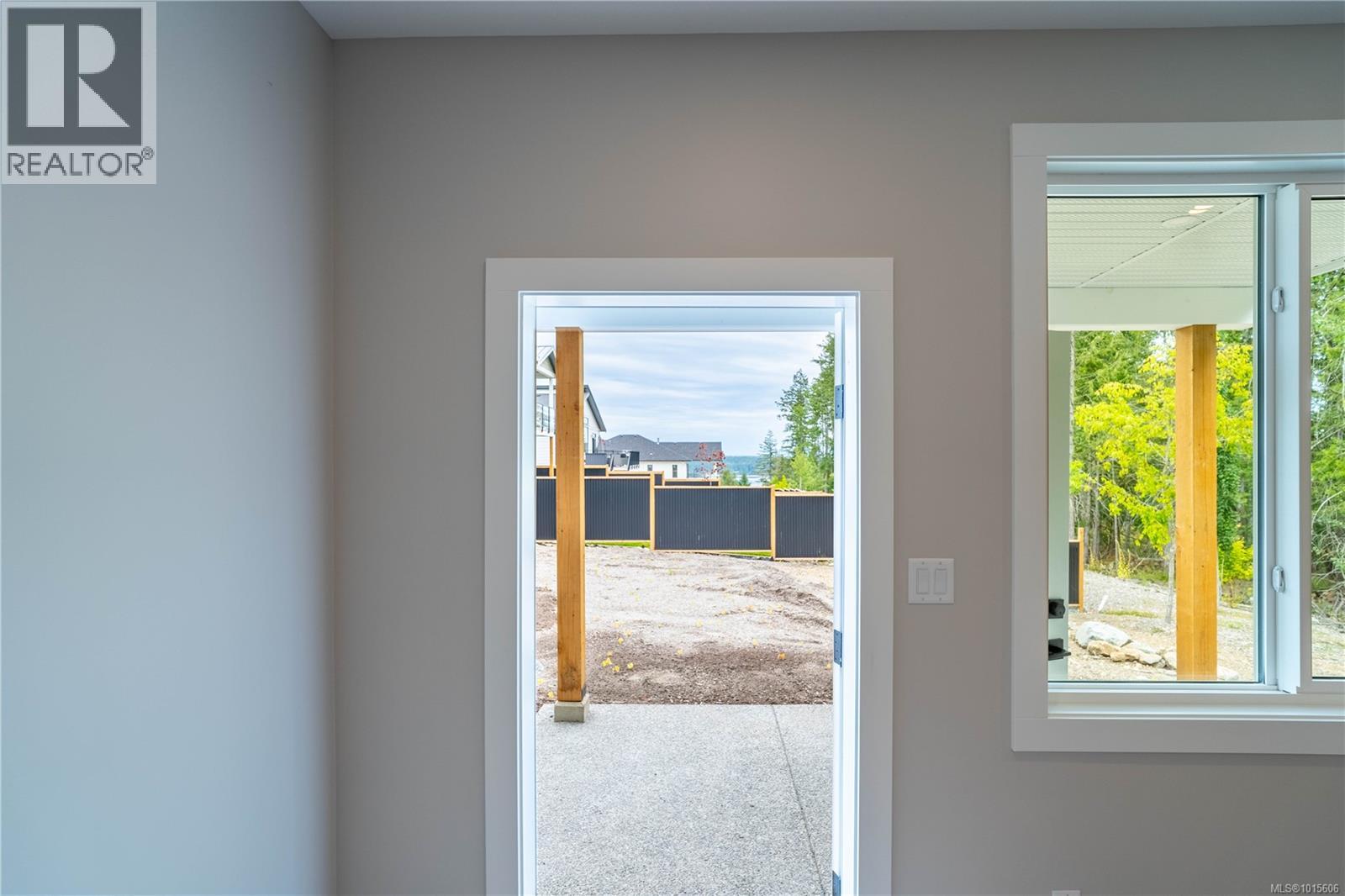 671 Sanderson Rd, Ladysmith