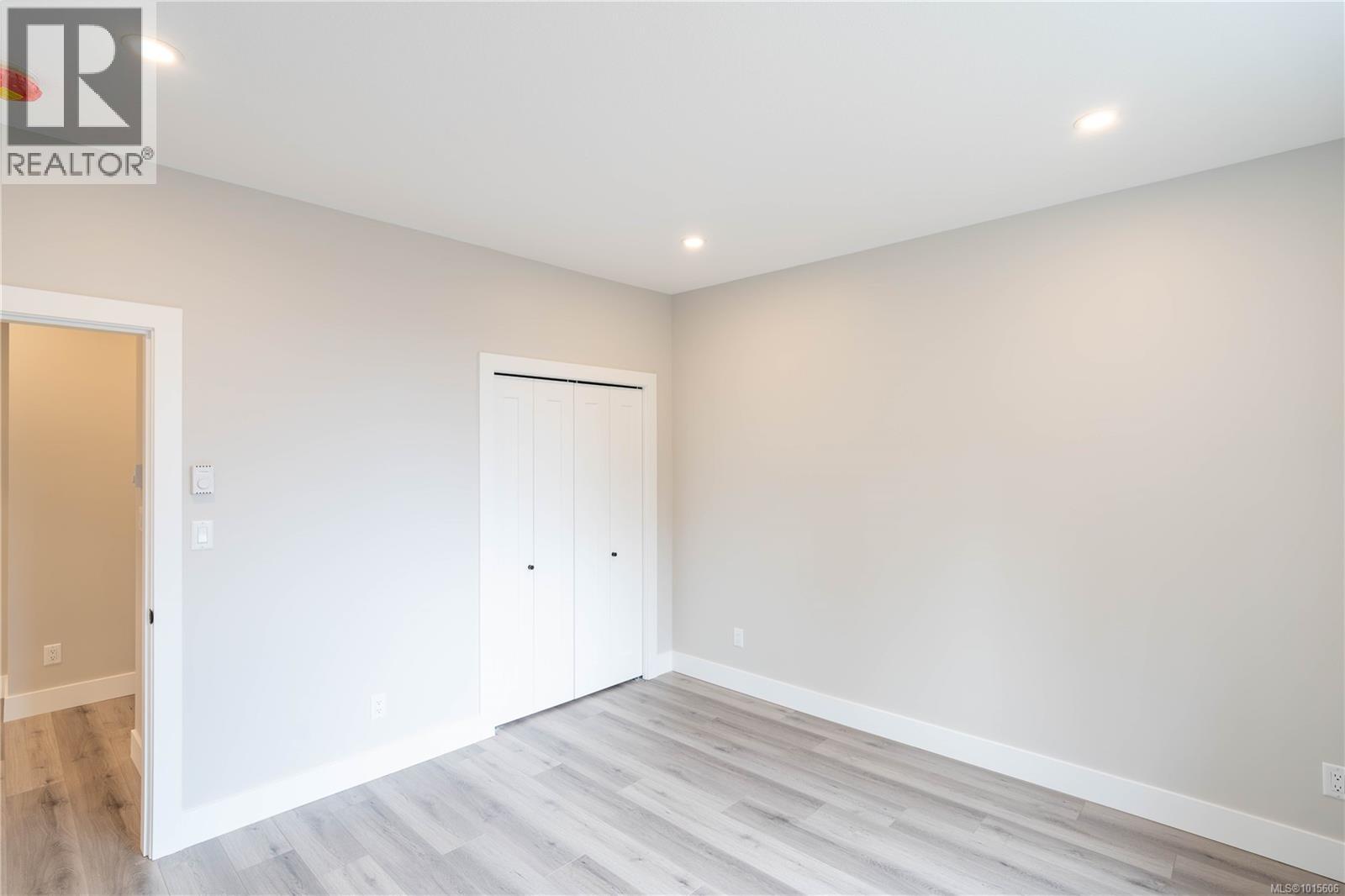 671 Sanderson Rd, Ladysmith