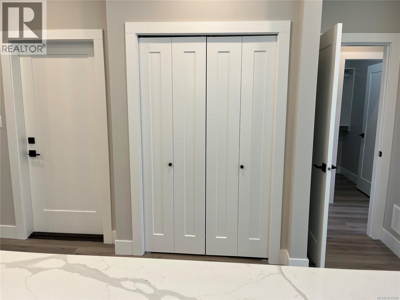 671 Sanderson Rd, Ladysmith