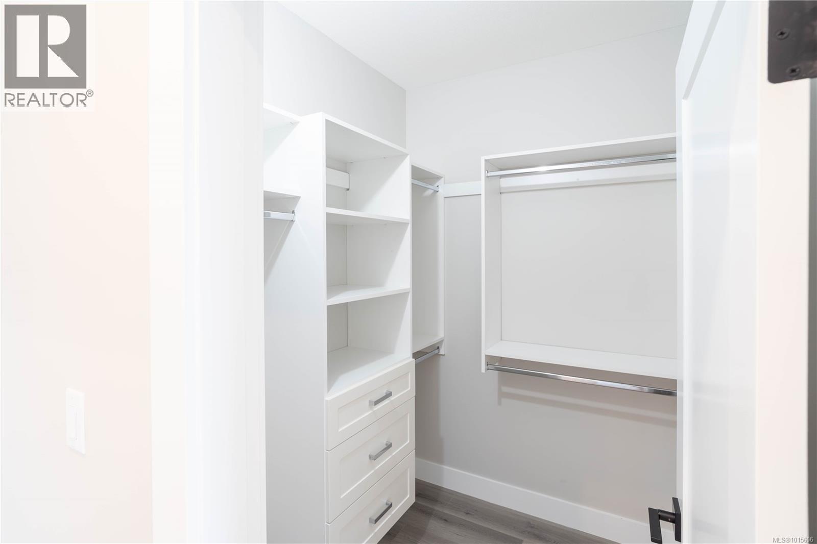 671 Sanderson Rd, Ladysmith