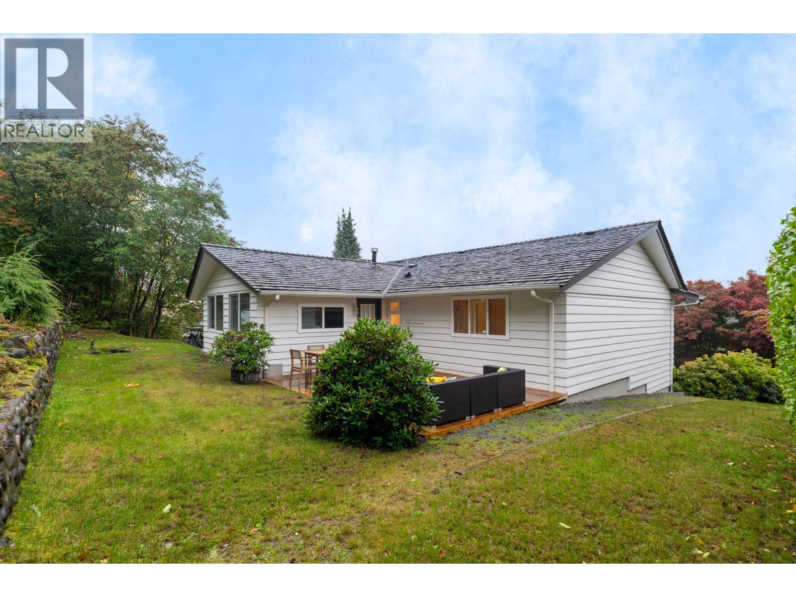 House in West Vancouver - Image 33